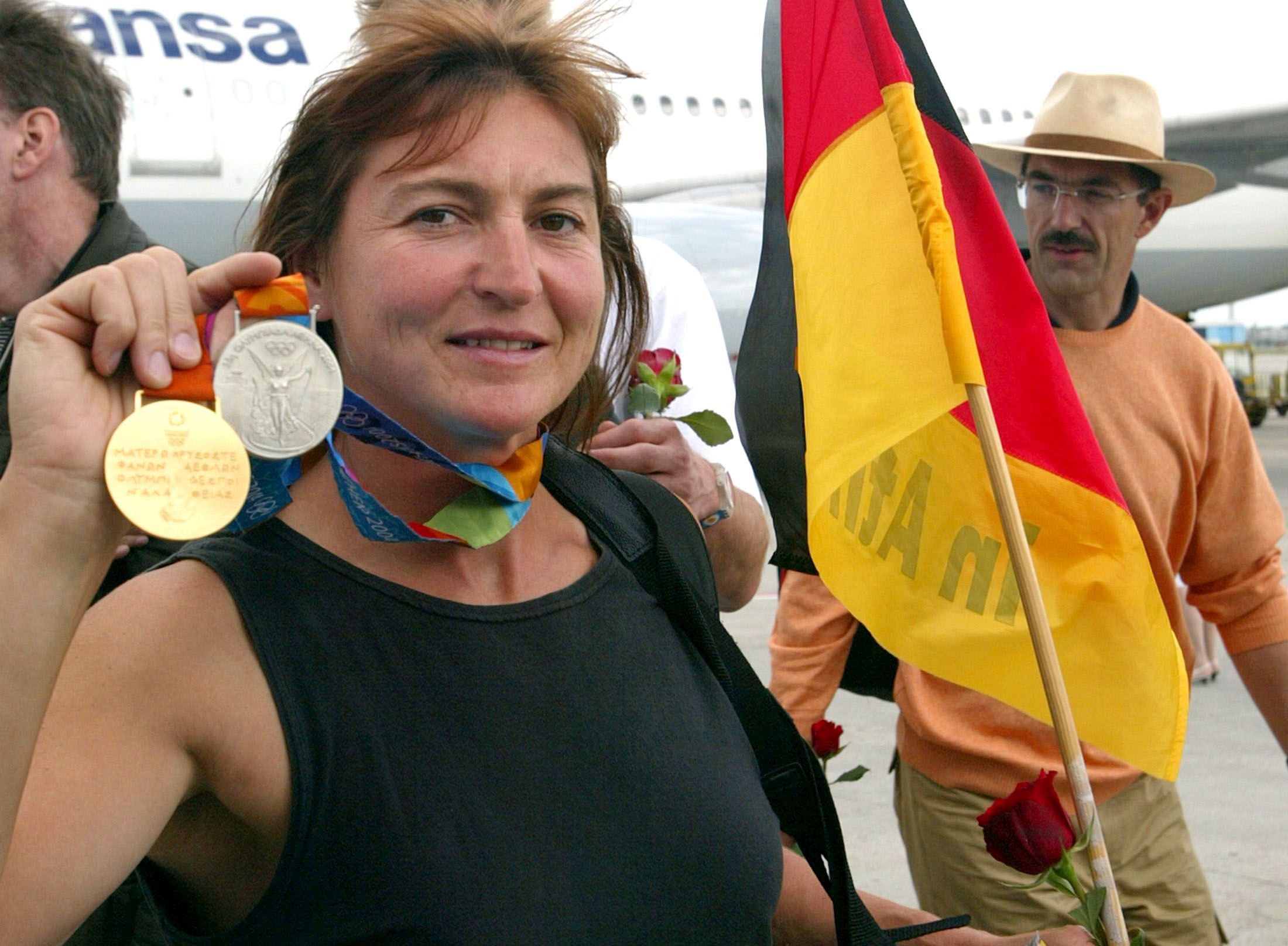 Auf Platz 6 hat es die deutsche Kanutin Birgit Fischer mit zwölf olympischen Medaillen geschafft. Mit acht Gold- und vier Silbermedaillen ist sie außerdem die erfolgreichste deutsche Olympionikin aller Zeiten.