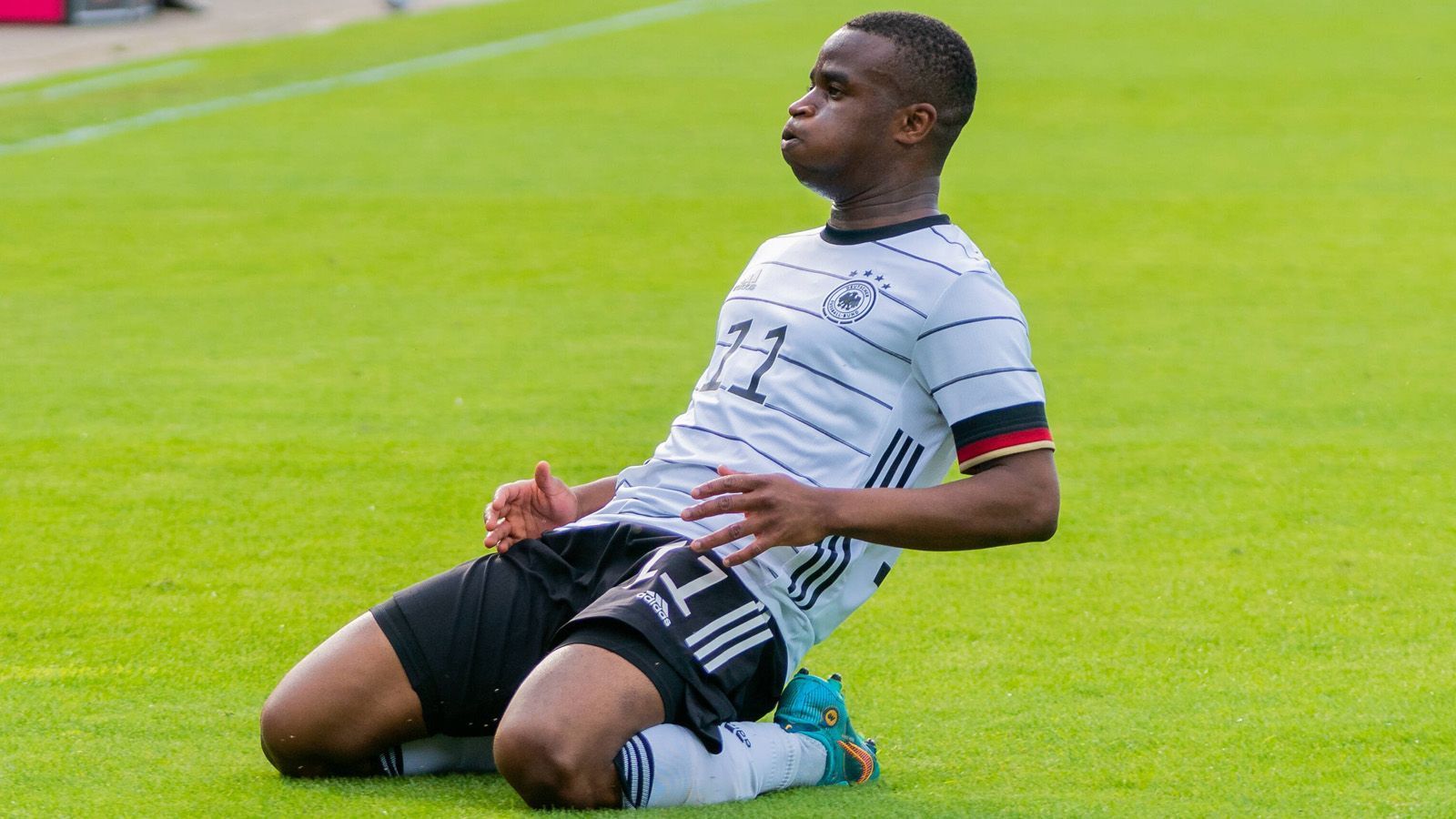 
                <strong>Youssoufa Moukoko (17)</strong><br>
                Nationalmannschaft: DeutschlandVerein: Borussia DortmundMarktwert: 30 Millionen EuroMoukoko ist durch den verletzungsbedingten Ausfall von Timo Werner auf den WM-Zug aufgesprungen. Zur ersten Elf wird das Ausnahme-Talent wohl nicht gehören. Manchmal genügen aber auch ein paar Minuten, um für Furore zu sorgen. 
              