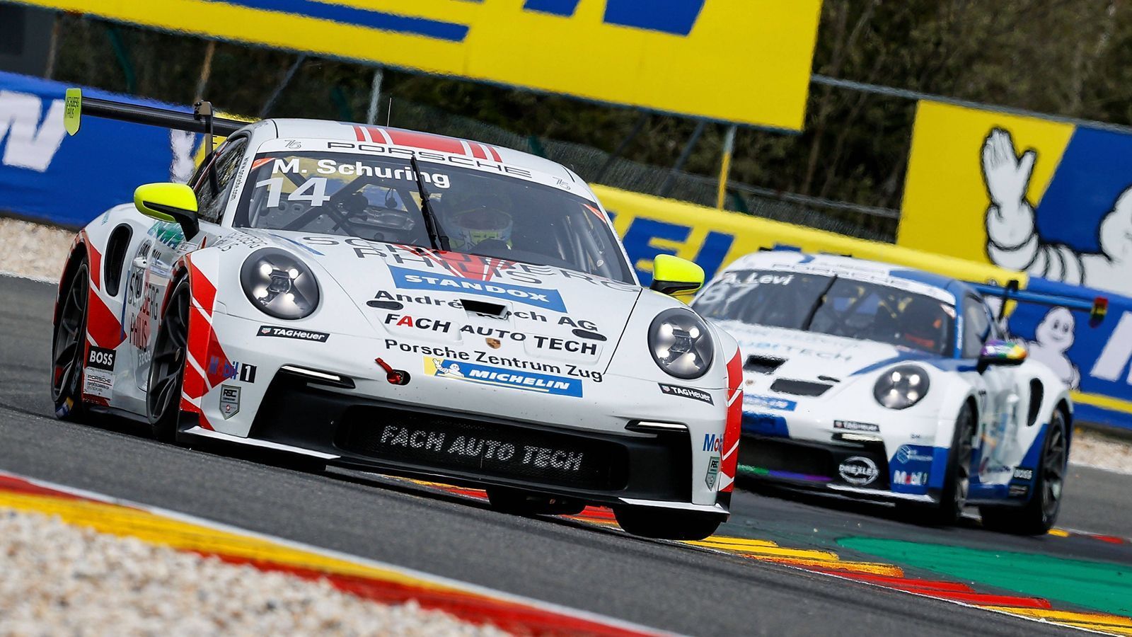 
                <strong>Mehr Racing</strong><br>
                In der Saison 2023 fährt auch der Porsche Carrera Cup Deutschland auf ProSieben und ran.de. Denn unmittelbar vor den Rennen der DTM wird das Magazin "ran racing - Porsche Carrera Cup Deutschland" ausgestrahlt. Alle Rennen der 34. Saison der Serie um den 510 PS starken Porsche 911 GT3 Cup finden zudem im Livestream auf ran.de statt.
              