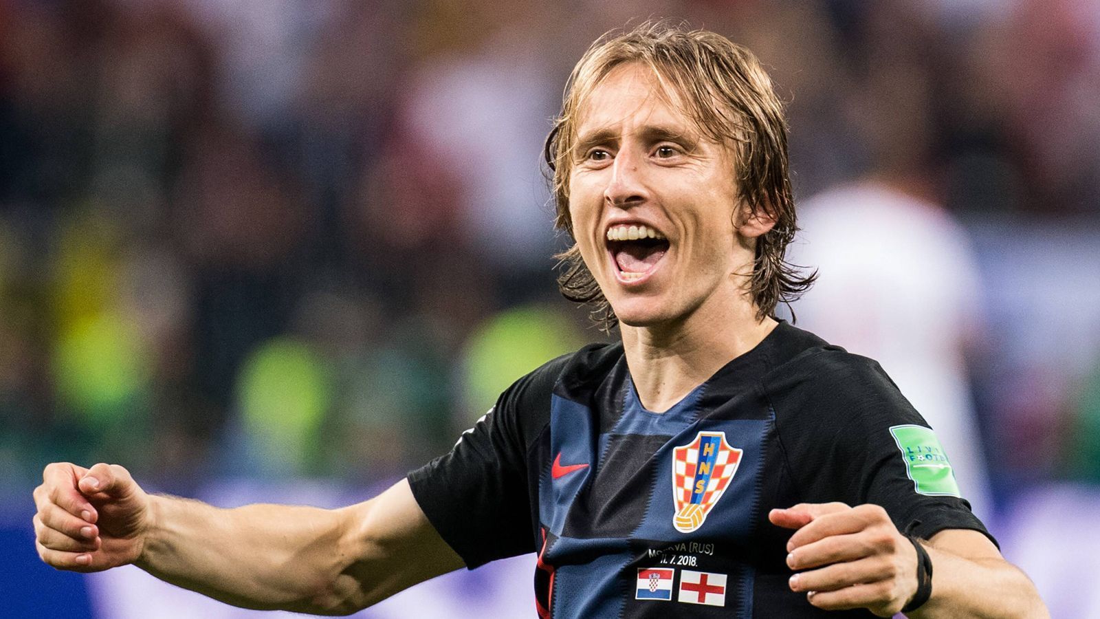 
                <strong>Luka Modric</strong><br>
                Ein fußballerischer Feingeist, Trickser, Zauberer, das Herz und das Gehirn der Kroaten. Ihm zuzuschauen, wie er zusammen mit Ivan Rakitic im Mittelfeld die Fäden zieht, ist eine Freude. Und wie er auch nach der x-ten Verlängerung, völlig fertig und verschwitzt auch dem letzten Ball nachrennt, ist großes Kino.
              