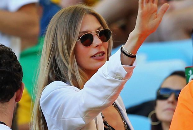 
                <strong>Unterstützung von der Tribüne</strong><br>
                Wie immer mit dabei: Schweinsteiger-Freundin Sarah Brandner
              