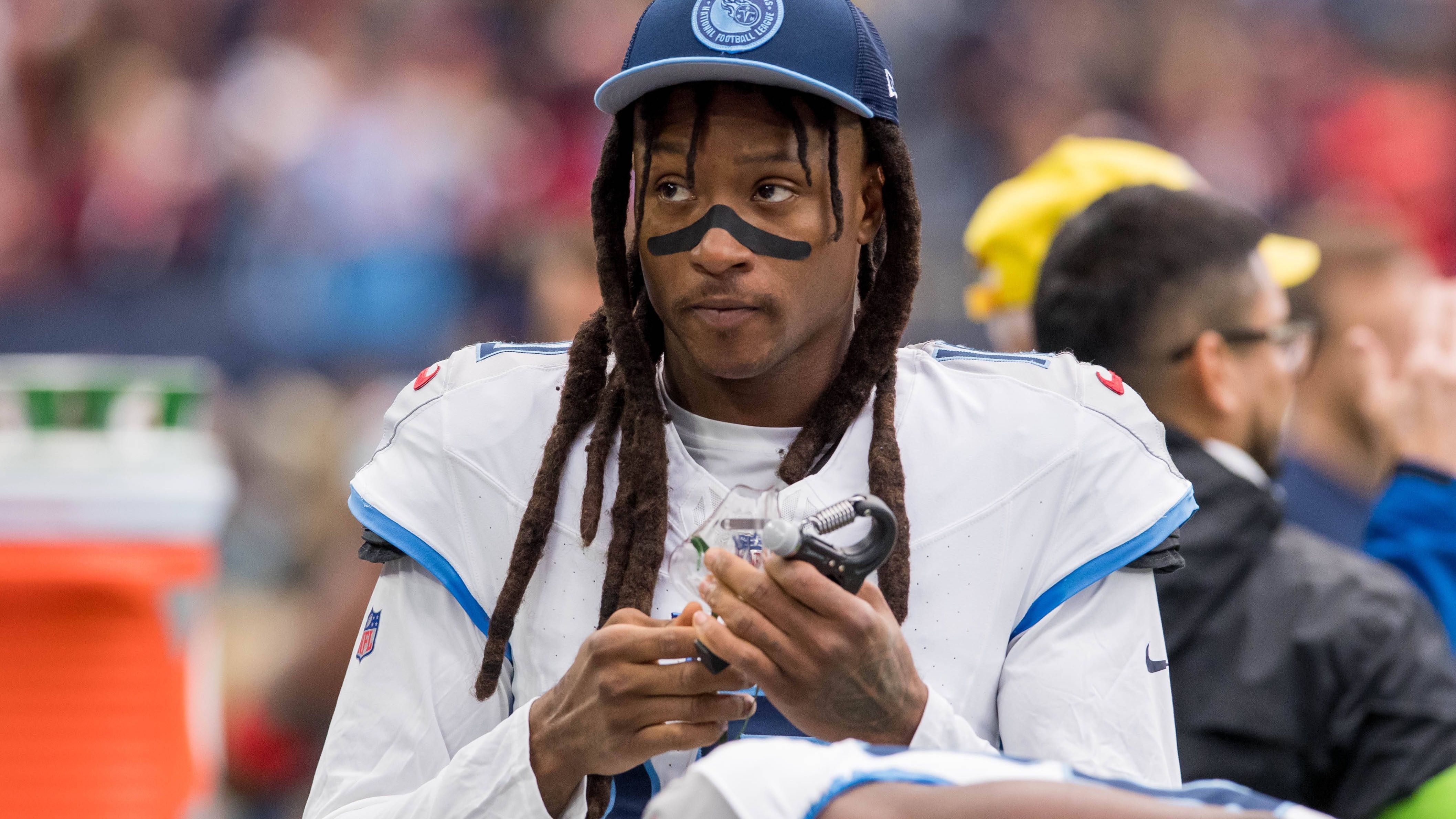 <strong>DeAndre Hopkins (Kansas City Chiefs)</strong><br>Die Kansas City Chiefs reagieren auf zahlreiche Verletzungen ihrer Wide Receiver und rüsten ordentlich auf. Star-Receiver DeAndre Hopkins wechselt laut "ESPN" von den Tennessee Titans zum amtierenden Super-Bowl-Champion. Die Chiefs schicken dafür einen Fünftrundenpick für den Draft 2025 nach Tennessee. Dieser kann unter bestimmten Bedingungen zu einem Viertrundenpick werden.