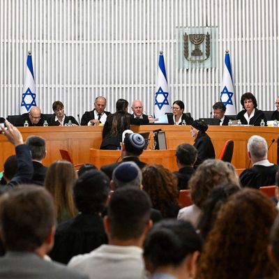 Alle 15 Richter des Obersten Gerichtshofs Israels treten zum ersten Mal in der Geschichte des Landes zusammen.