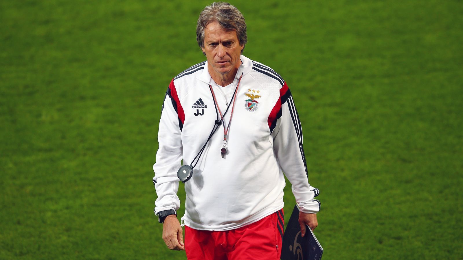 
                <strong>Jorge Jesus (Benfica Lissabon)</strong><br>
                Fünf Jahre nach seinem Abgang von Benfica Lissabon ist Jorge Jesus zurück auf der Trainerbank des portugiesischen Topklubs. Der 66-Jährige, der in seiner ersten Benfica-Ära in 321 Pflichtspielen auf der Bank saß, unterschrieb einen Dreijahresvertrag. Zuvor saß Jesus beim brasilianischen Klub Flamengo Rio de Janeiro auf der Bank und holte dort unter anderem den Titel in der Copa Libertadores (südamerikanische Champions League).
              