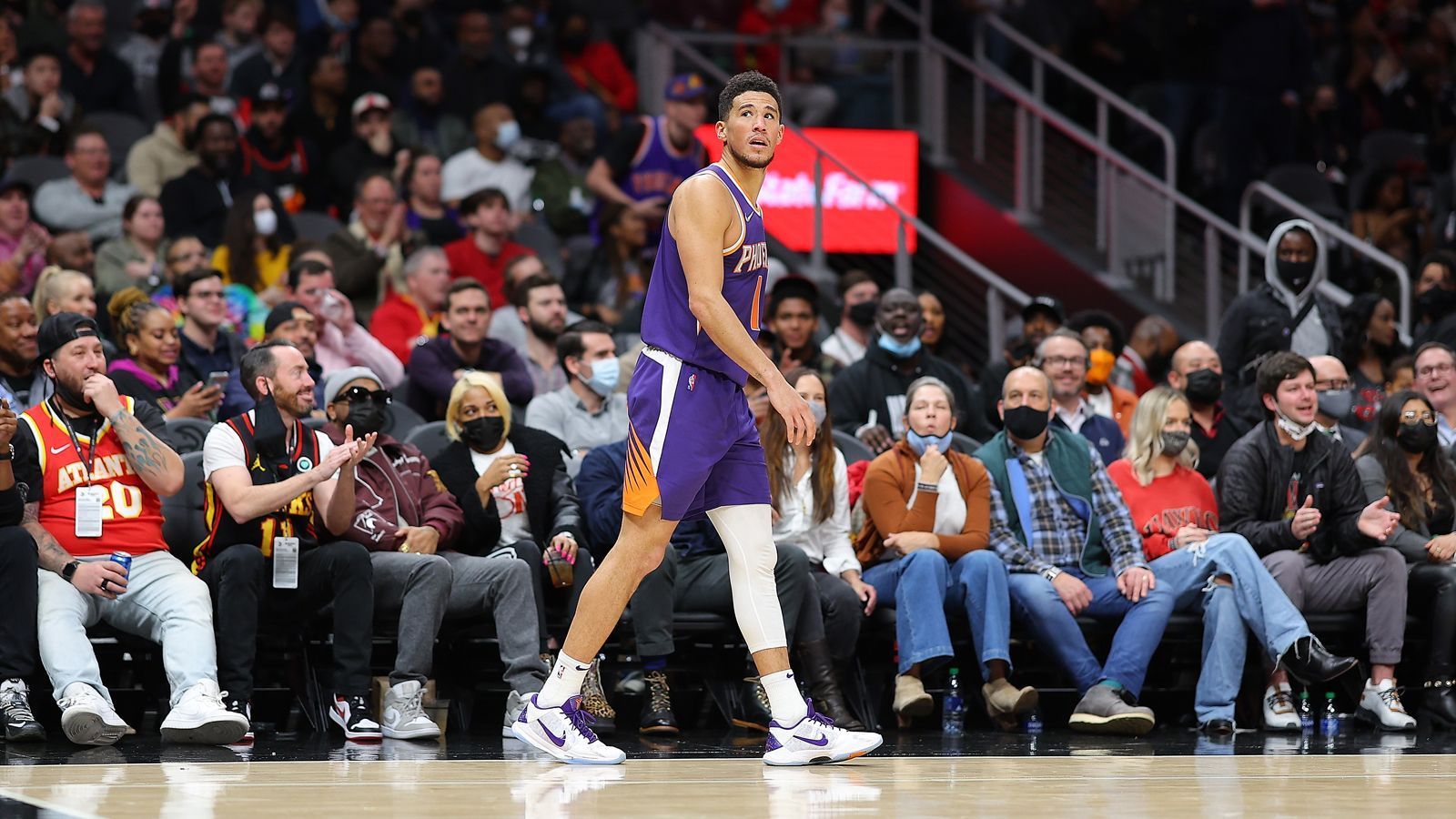 
                <strong>Devin Booker (Phoenix Suns/Reserve)</strong><br>
                &#x2022; Punkte: 25,5 -<br>&#x2022; Rebounds: 5,3 -<br>&#x2022; Assists: 4,4 -<br>&#x2022; All-Star Nominierungen: 3. <br>
              