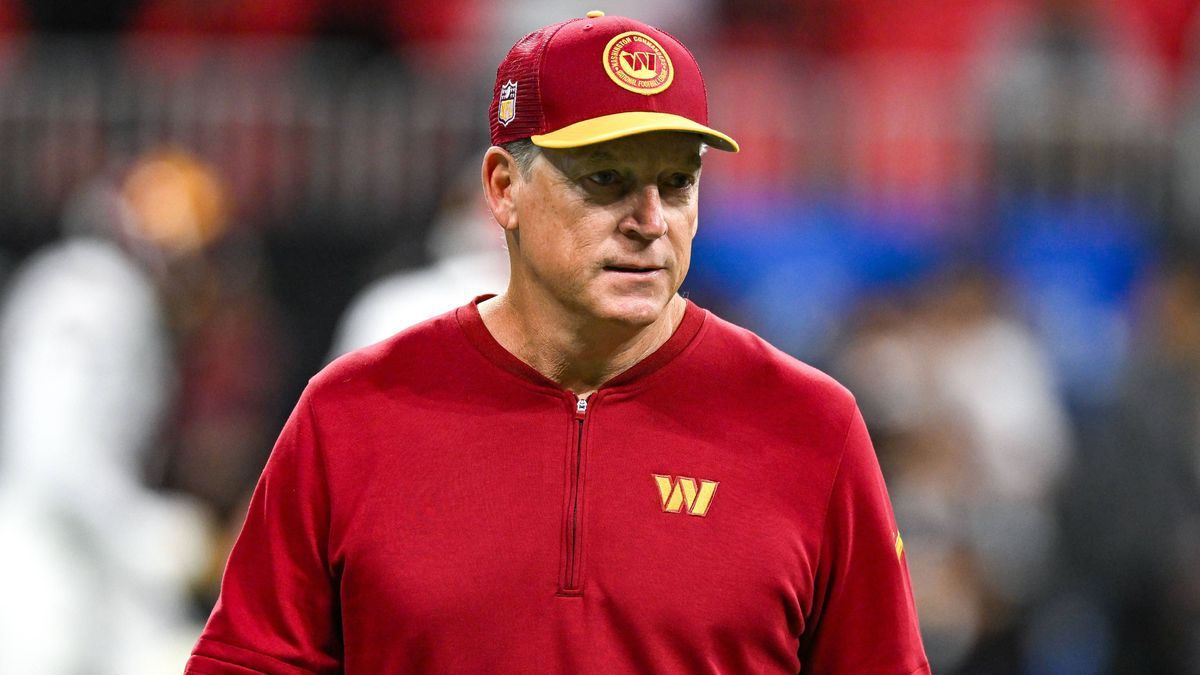 ATLANTA, GA Ð OCTOBER 15: Washington defensive coordinator Jack Del Rio prior to the start of the NFL, American Football Herren, USA game between the Washington Commanders and the Atlanta Falcons o...