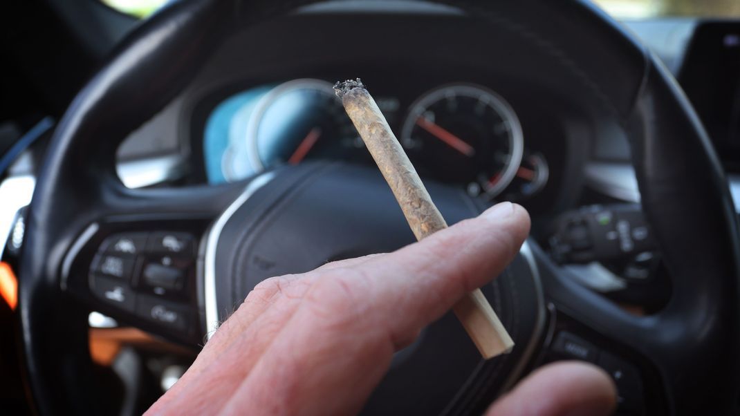 Die Polizei muss die neuen Cannabis-Vorgaben auch für Verkehrsteilnehmer:innen kontrollieren - aber wie?