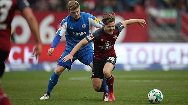 
                <strong>Patrick Kammerbauer (SC Freiburg)</strong><br>
                Der SC Freiburg stattet den Kader von Christian Streich mit einem weiteren Talent aus. Jugendnationalspieler Patrick Kammerbauer kommt vom 1. FC Nürnberg. Für die Franken hatte der 20-Jährige in dieser Saison im Aufstiegsrennen elf Spiele bestritten. "Patrick ist ein flexibler Spieler, der sowohl im Zentrum als auch außen eingesetzt werden kann. Er besitzt gute strategische Fähigkeiten und ist bissig im Zweikampf", lobte Sportdirektor Klemens Hartenbach bei der Präsentation: "Wir sehen in ihm viel Potential, das es weiter zu fördern gilt. Dabei braucht es natürlich die nötige Geduld, sowohl von ihm als auch von uns."
              