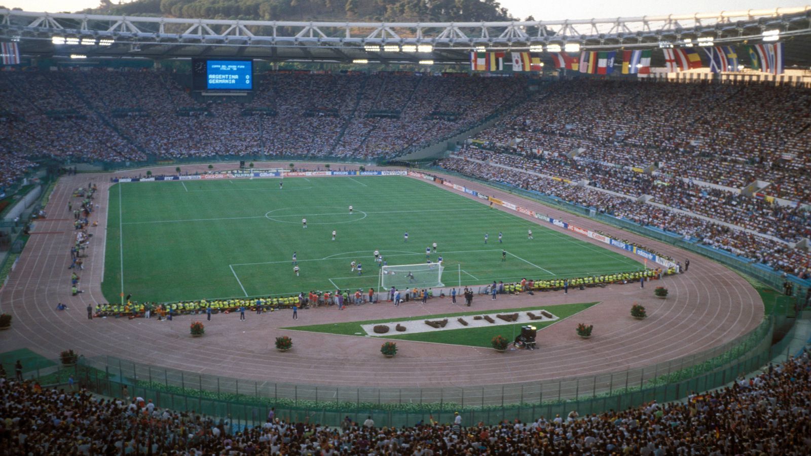 
                <strong>WM-Finale 1990: Argentinien - Deutschland</strong><br>
                Zum ersten Mal überhaupt kam es in einem Finale zu einer direkten Revanche. Wie schon 1986 in Mexiko trafen im Olympiastadion in Rom Deutschland und Argentinien aufeinander.
              