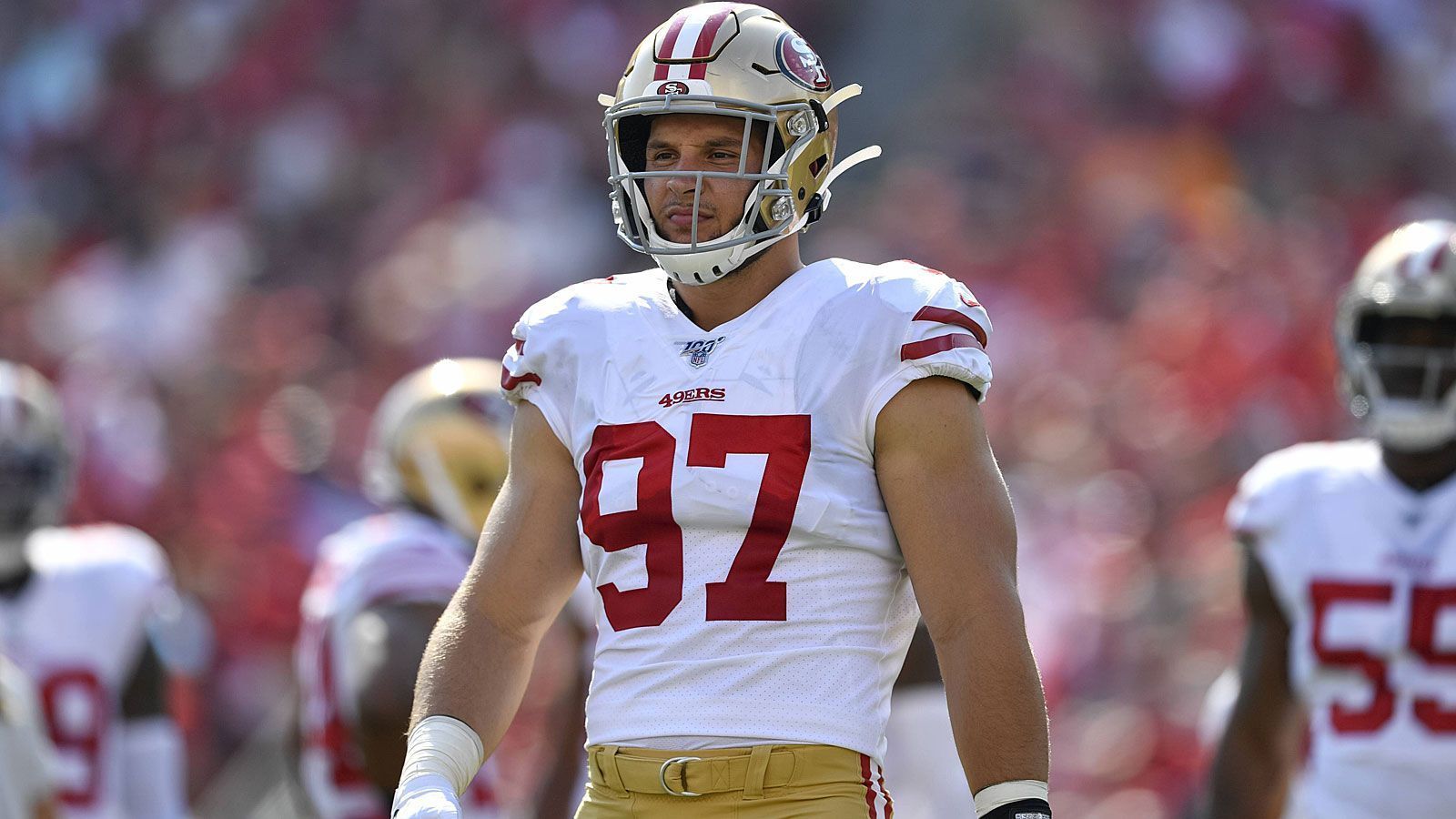 
                <strong>Nick Bosa (San Francisco 49ers)</strong><br>
                Ordentlich in Form ist auch Defensive End Nick Bosa. Der Second-Overall-Pick von den San Francisco 49ers sammelte beim 31:17 über die Tampa Bay Buccaneers zwei Tackles - eines davon für Raumverlust - sowie einen Sack.
              