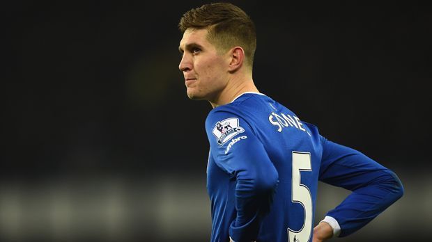
                <strong>Innenverteidigung: John Stones (England)</strong><br>
                Innenverteidigung: John Stones (England) – Der Hype um Stones ist etwas abgeflacht, doch der 21-Jährige vom FC Everton gilt als größtes englisches Defensiv-Talent seit Rio Ferdinand. Ein Wechsel zu einem europäischen Top-Klub scheint nur noch eine Frage der Zeit zu sein. 
              