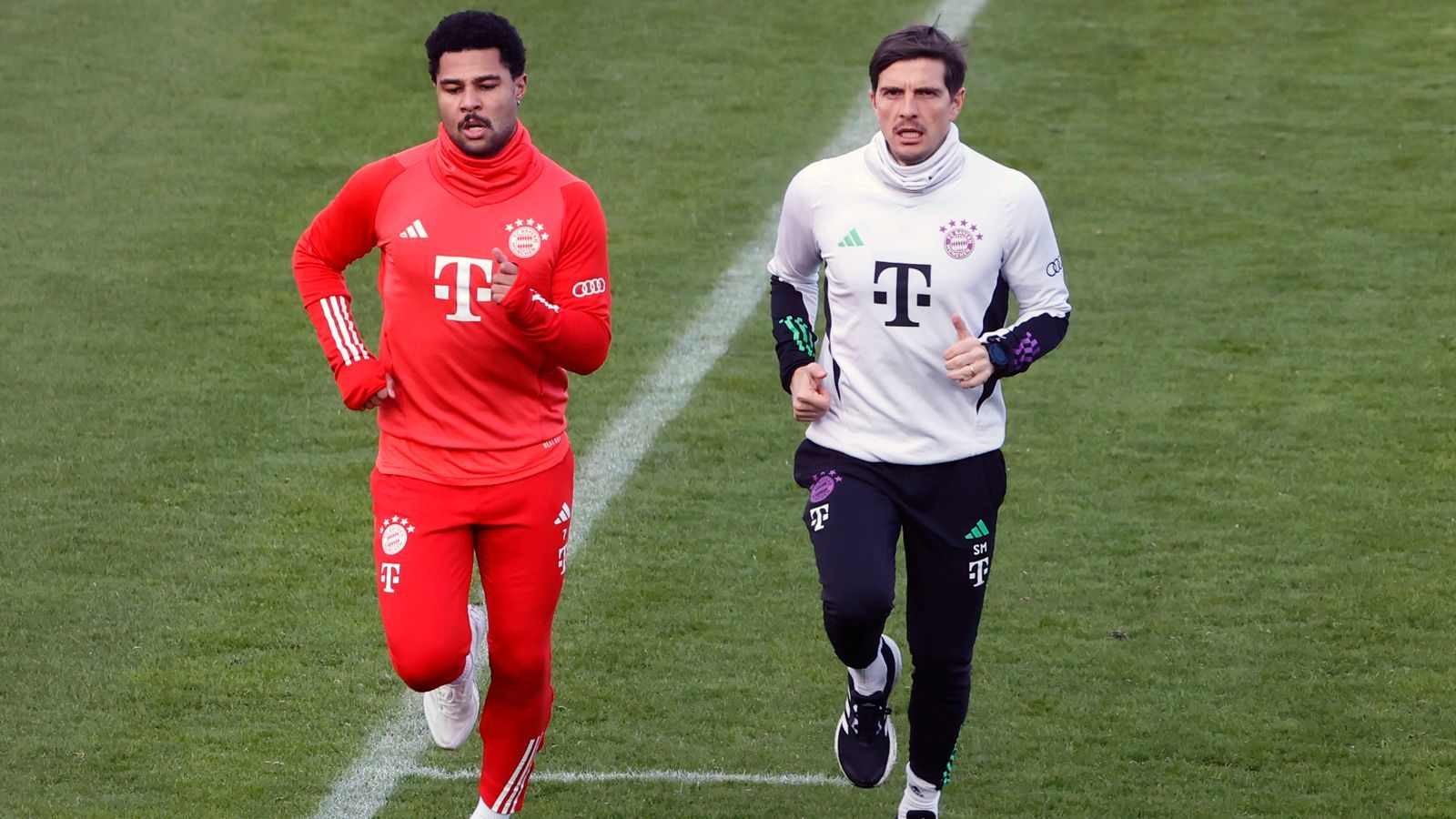 <strong>Serge Gnabry</strong><br>Laut "Bild" muss der FC Bayern nun noch länger auf Serge Gnabry verzichten. Demnach verzögert sich das Comeback des deutschen Nationalspielers infolge einer Muskel-Sehnen-Verletzung wohl um drei Wochen. Bereits im Herbst musste Gnabry wegen eines Unterarmbruchs mehrere Wochen pausieren, nun auch nochmal deutlich länger, als zunächst von der medizinischen Abteilung prognostiziert.&nbsp;