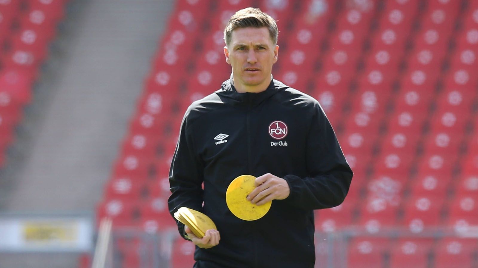 
                <strong>Tobias Schweinsteiger</strong><br>
                Der ältere Bruder von Ex-Bayern-Star Bastian Schweinsteiger ist Co-Trainer beim 1. FC Nürnberg unter Robert Clauß.
              