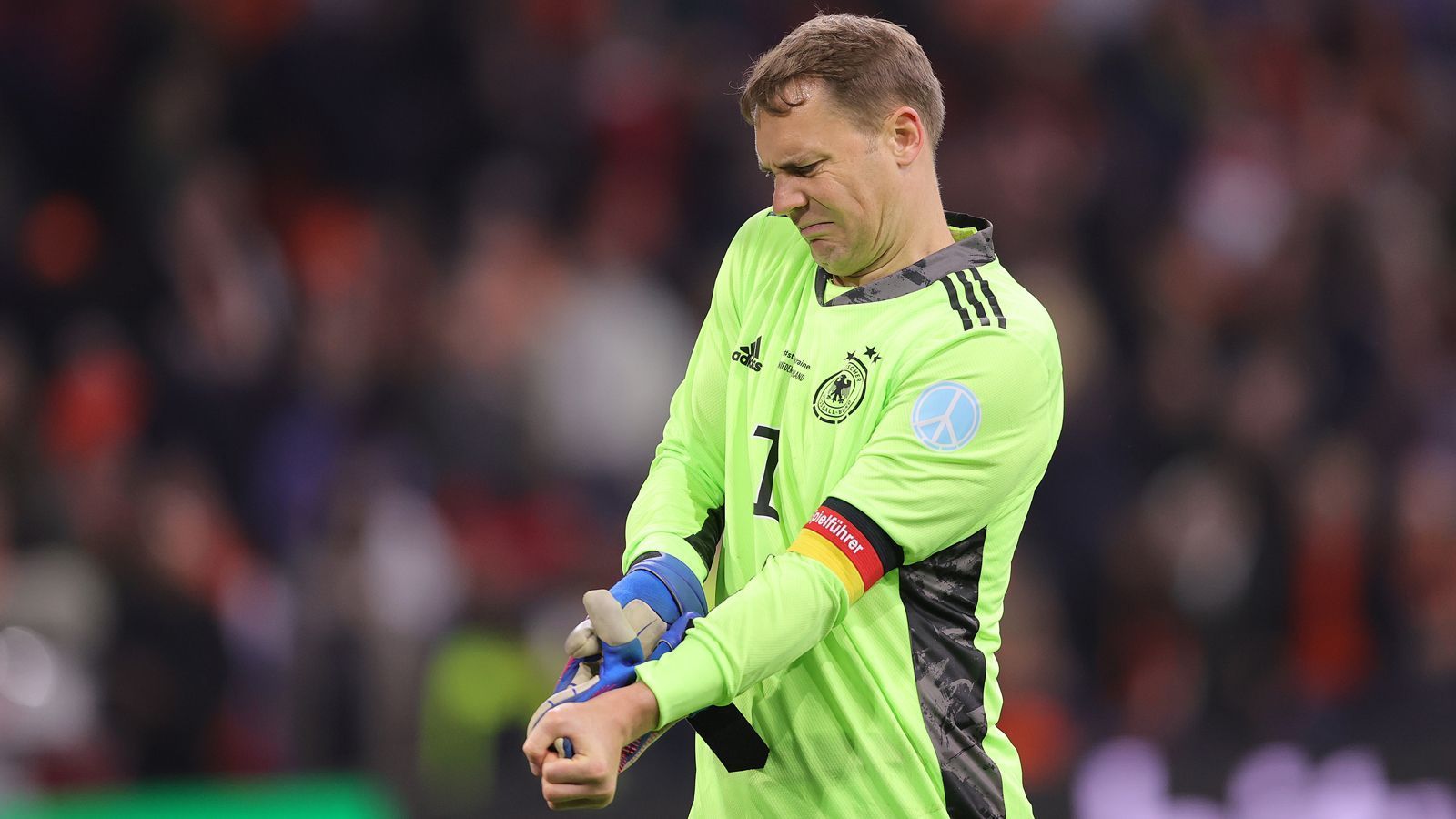 
                <strong>#1: Manuel Neuer (FC Bayern München)</strong><br>
                &#x2022; Position: Torwart<br>&#x2022; A-Länderspiele: 113 (kein Tor)<br>&#x2022; Alter: 36 Jahre<br>
              