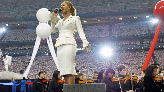 
                <strong>Beyonce Knowles</strong><br>
                2004: Beyonce Knowles beim Super Bowl zwischen den New England Patriots und den Carolina Panthers.
              