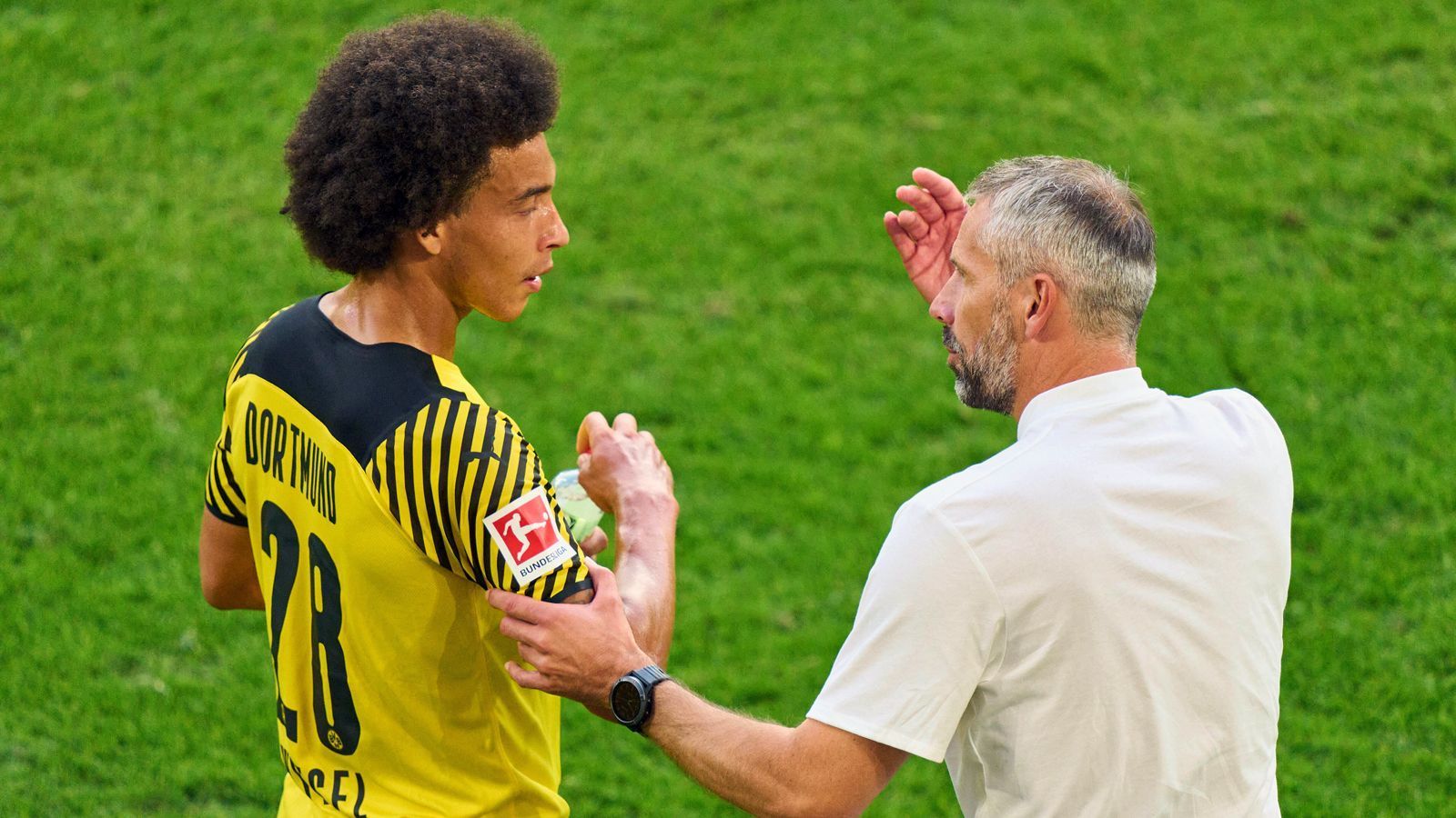 
                <strong>Axel Witsel (Borussia Dortmund)</strong><br>
                Der Belgier muss erneut in der Innenverteidigung ran und hat dort zumeist alles im Griff. In der 34. Minute rettet Axel Witsel in höchster Not für seinen bereits geschlagenen Keeper mit dem Rücken. ran-Note: 3
              