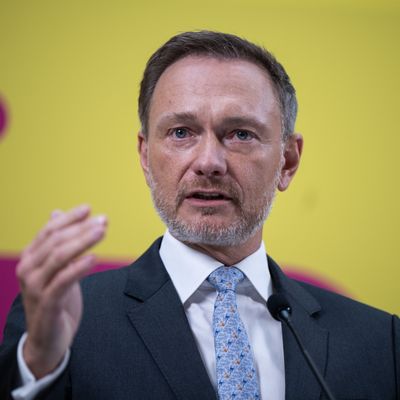 Lindner: Irreguläre Einwanderung unterbinden, mehr Abschiebungen abgelehnter Asylbewerber.