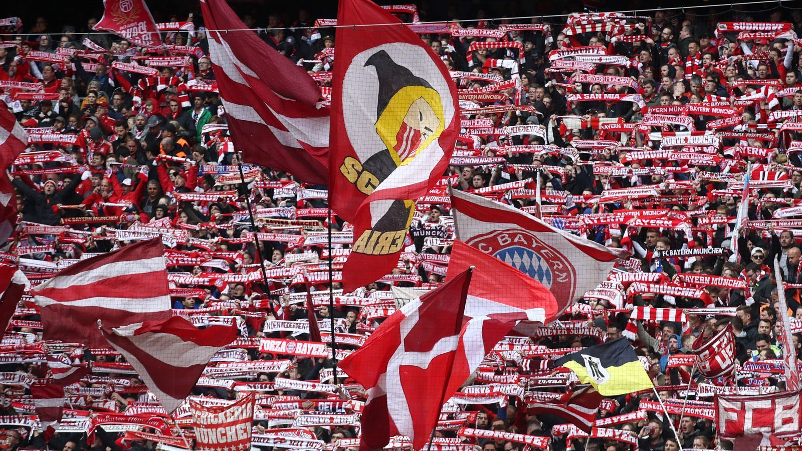 
                <strong>FC Bayern München </strong><br>
                Mitgereiste Fans im Schnitt: 5.371Mitgereiste Fans insgesamt: 91.300Höchstzahl: 8.500 in BerlinTiefstzahl: 3.000 in Freiburg
              