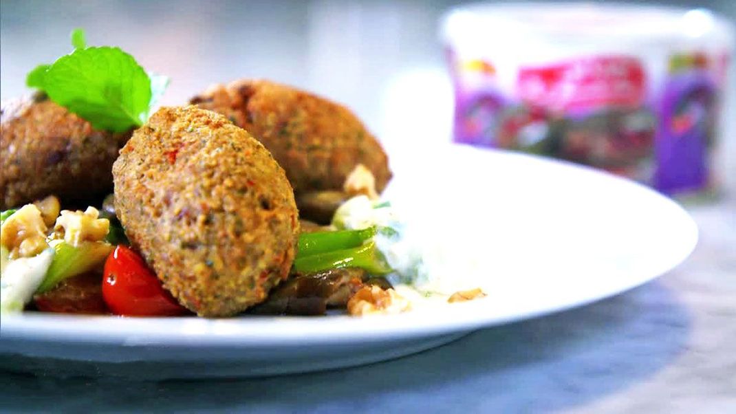 Ralfs gepimpte Falafel auf orientalischem Gemüse mit Dip - Rezept