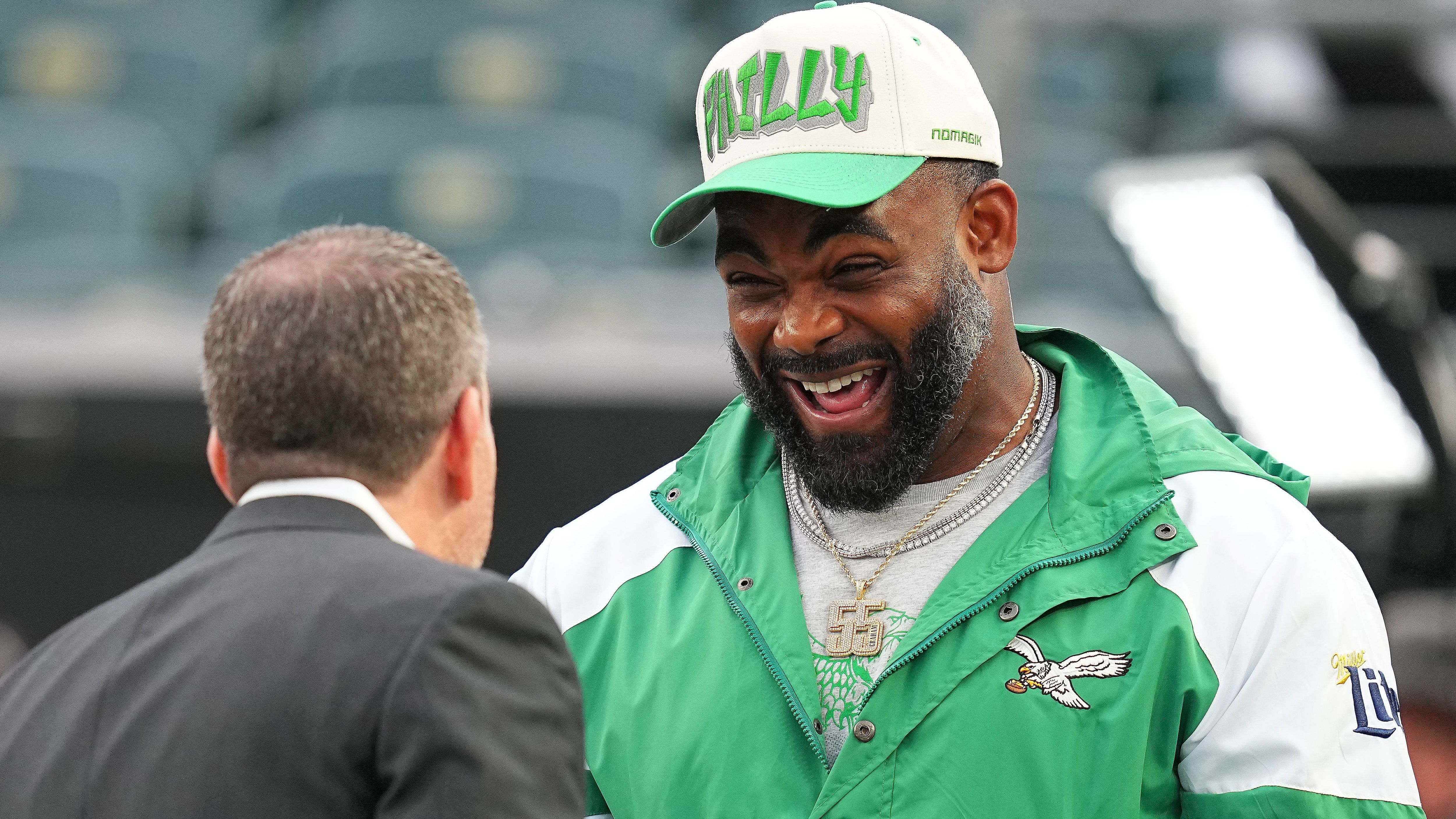 <em><strong>Brandon Graham (Philadelphia Eagles)</strong><br>Nach seinem zweiten Super-Bowl-Triumph mit den Philadelphia Eagles beendete Brandon Graham im März seine Footballkarriere, sieben Monate später kehrt der Defensive End zurück. Graham hat sich mit dem Titelverteidiger auf einen Vertrag geeinigt und geht damit bei den Eagles in seine 16. NFL-Saison - ein weiterer Klubrekord. Denn Graham hat auch mehr Spiele für die Franchise gemacht als jeder andere (206).</em>