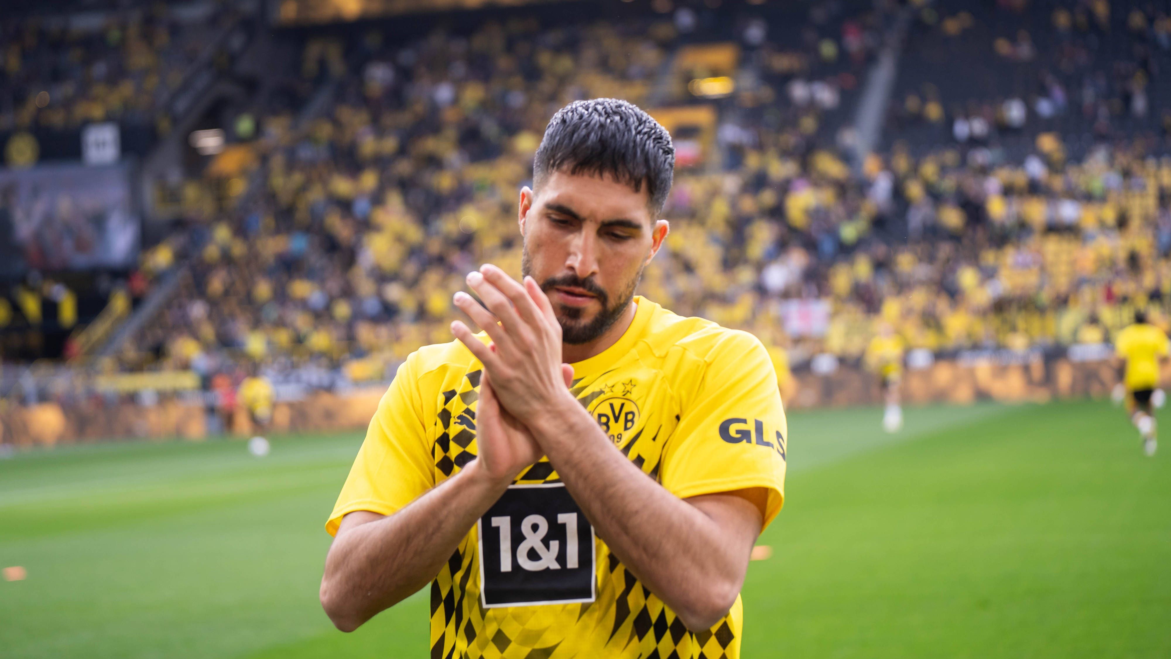 <strong>Emre Can</strong><br> Can ist Kapitän und sieht sich selbst als Leader. Daher sollte er eine Bleibegarantie haben. Oder? Das Einzige, was Can wohl in die Quere kommen könnte, wäre ein neuer Trainer. Immer wieder machen sich Gerüchte breit, Edin Terzic könnte nach der Saison ersetzt werden. Bei einem Trainerwechsel könnte Can die Binde verlieren. Aufgrund schwankender Leistungen, wäre auch ein <strong>Abgang nicht ausgeschlossen</strong>.