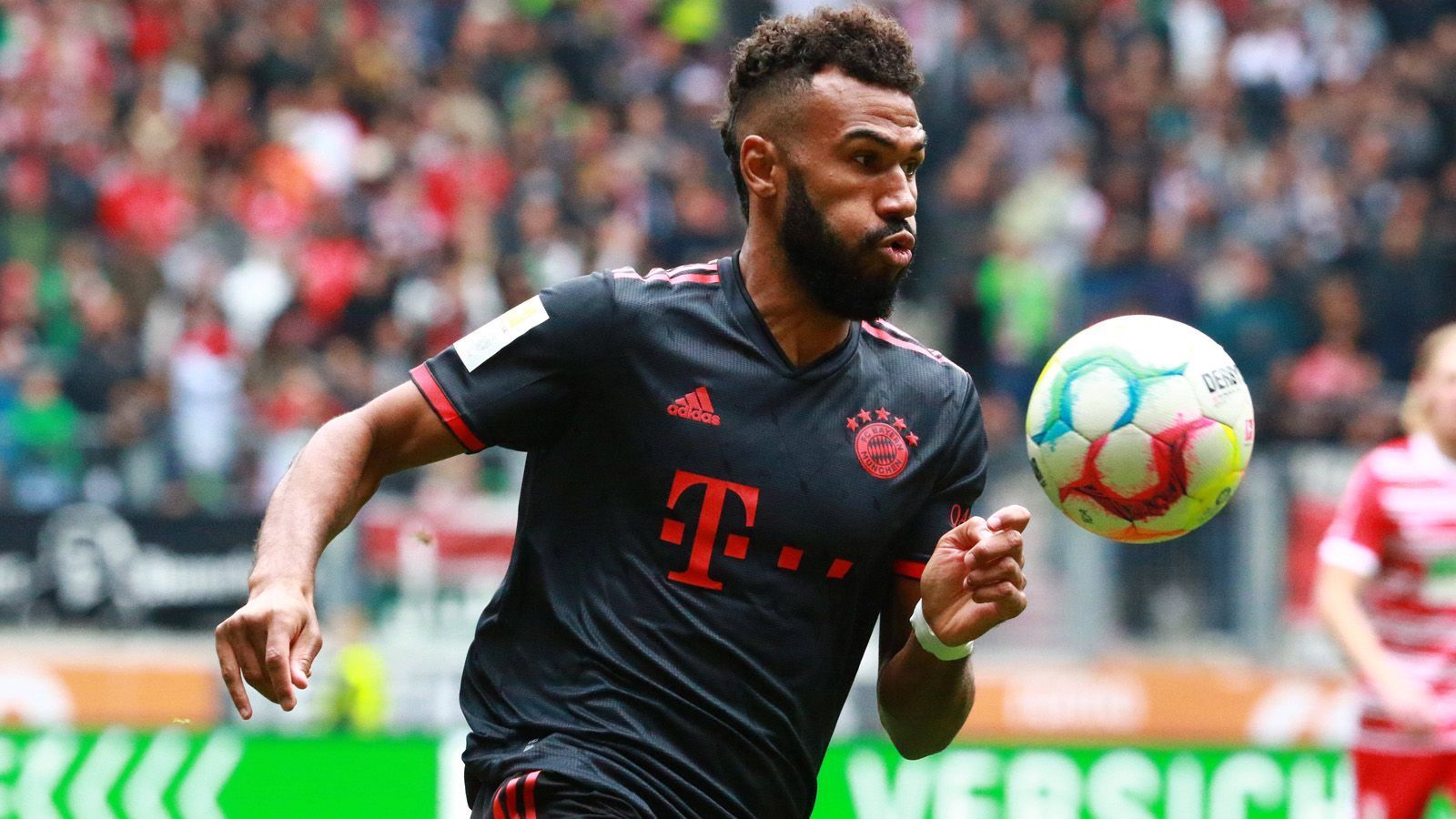 
                <strong>Eric Maxim Choupo-Moting</strong><br>
                Choupo-Moting ist der einzige klassische Mittelstürmer im Kader des FC Bayern, der eine gewisse Erfahrung mitbringt. Wegen Leistenproblemen verpasste er den Saisonstart, wurde seitdem in drei Pflichtspielen eingewechselt, blieb aber ohne Torbeteiligung. ran-Durchschnittsnote: 3,0
              