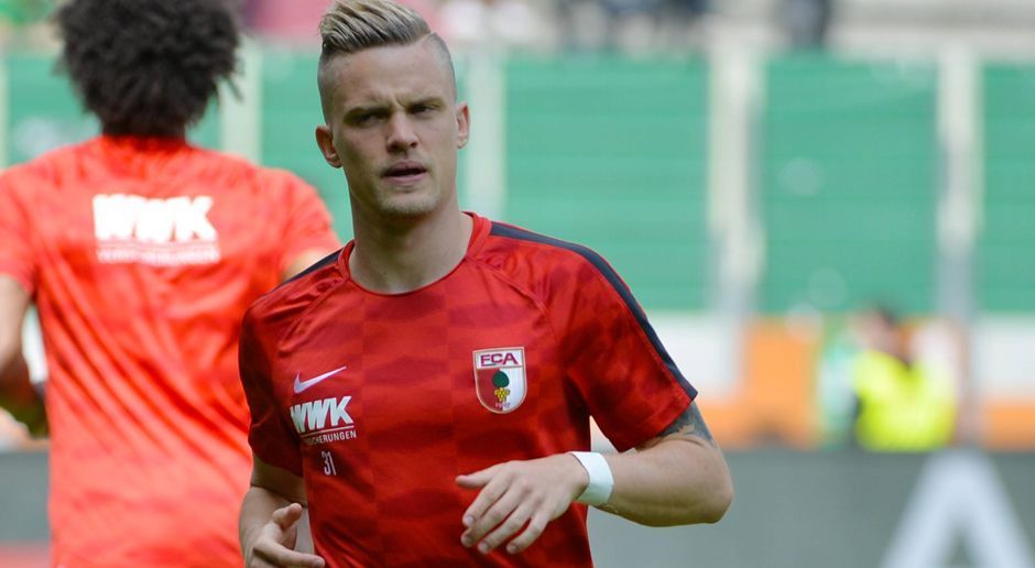 
                <strong>Philipp Max</strong><br>
                Auch wenn Bundestrainer Joachim Löw Philipp Max scheinbar nicht auf dem Zettel hat, gehört er für mich klar in das Aufgebot. 13 Torvorlagen und zwei Tore in der zurückliegenden Saison sprechen für sich. Max hat sich das WM-Ticket meiner Ansicht nach eher verdient als Marvin Plattenhardt.
              