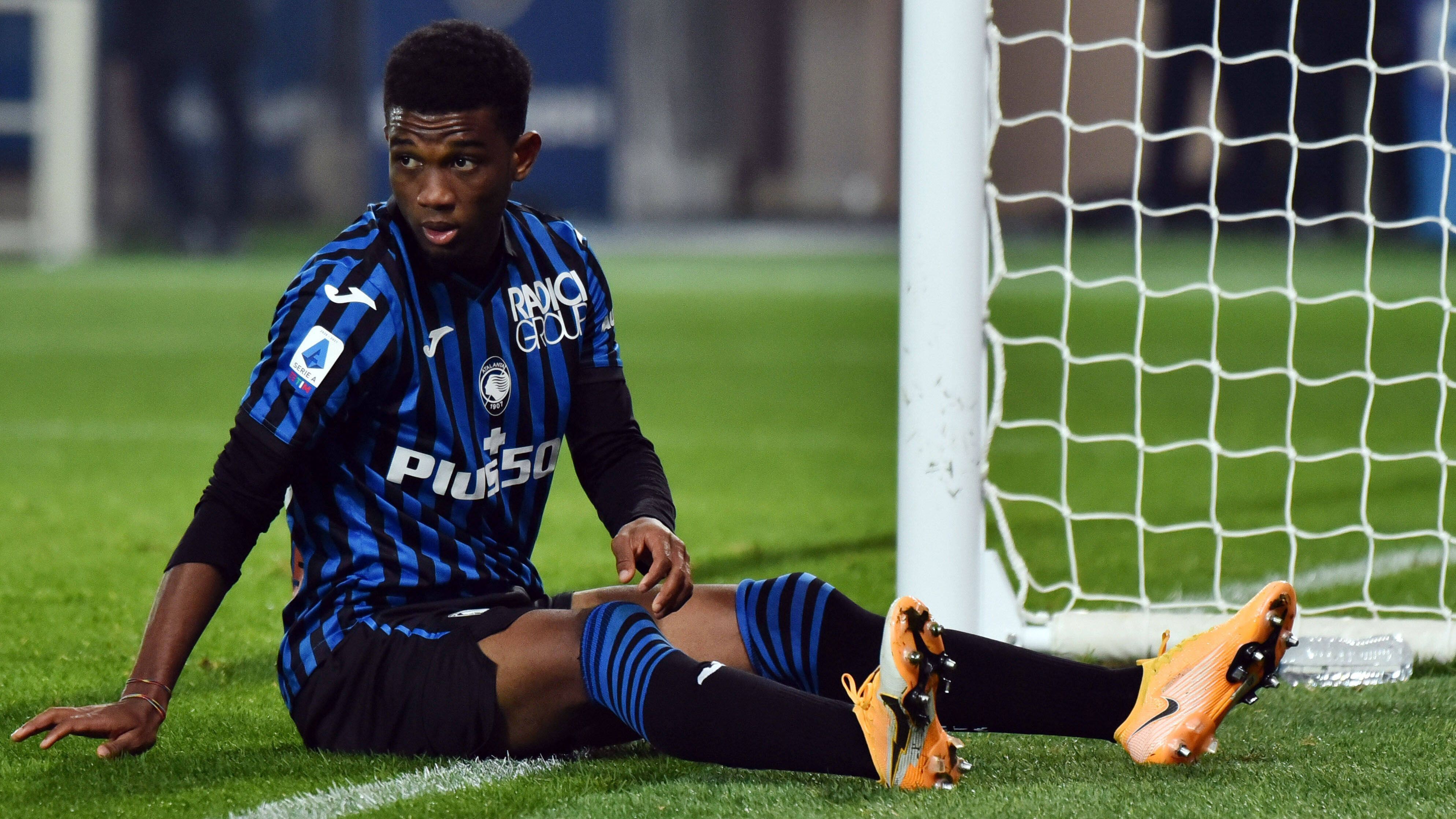 
                <strong>Amad Diallo (Manchester United)</strong><br>
                Schon im vergangenen Sommer sicherte sich Manchester United die Dienste von Amad Diallo. Im Winter wurde der Transfer nun vollzogen und der 18-jährige Ivorer mit italienischem Pass wechselt von Atalanta Bergamo nach England. United bezahlt eine Ablösesumme von angeblich 21 Millionen Euro, die sich durch Bonuszahlungen offenbar auf rund 40 Millionen Euro steigern kann.
              