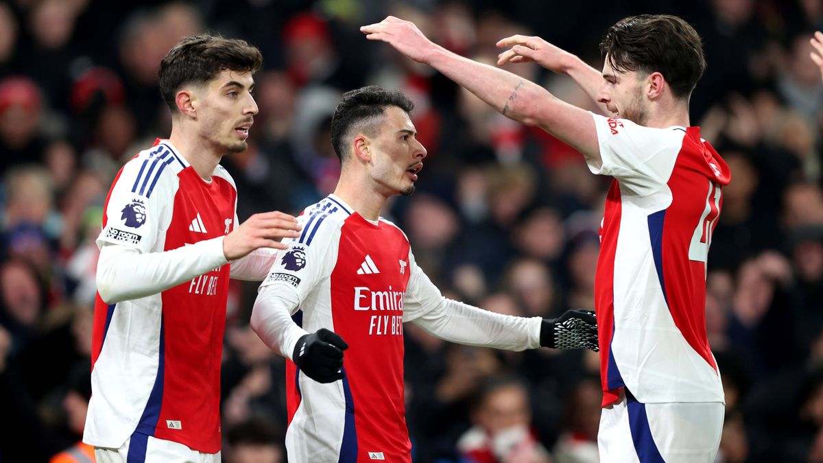 Arsenal v Aston Villa 18 January 2025 London - Premier League Football - Arsenal v Aston Villa - Kai Havertz Gabriel Martinelli and Declan Rice of Arsenal celebrate the opening goal - (Photo by Mar...