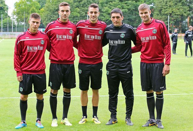 
                <strong>Vier Neue</strong><br>
                Mit vier Neuzugängen geht Tayfun Korkut in die Vorbereitung. Vladimir Rankovic, Kenan Karaman, Joselu und Stefan Thesker dürfen sich ab nun Hannoveraner nennen.
              