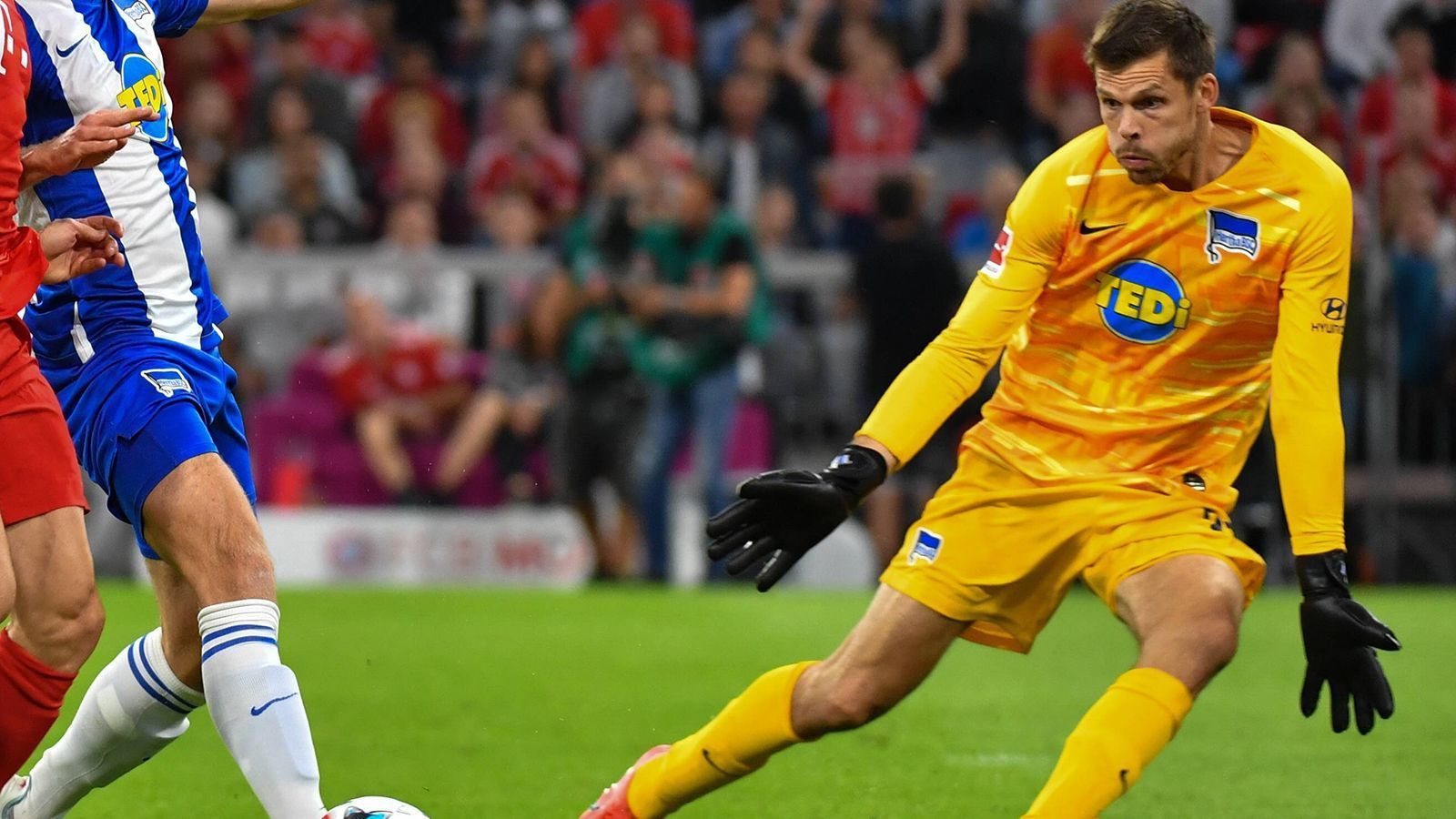 
                <strong>Rune Jarstein</strong><br>
                Insgesamt ein guter Auftritt vom Keeper der Hertha. Hält in der 51. Minute stark gegen Coman und ist auch sonst ein sicherer Rückhalt. Der Norweger bereitet das 2:1 mit seinem Abschlag mit vor. Bei den Gegentoren chancenlos. ran-Note: 
              