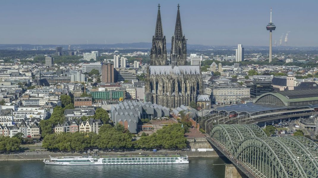 Offenbar wurde ein islamistischer Anschlag auf den Kölner Dom geplant. Die Sicherheitsbehörden reagieren mit verstärkten Schutzmaßnahmen.