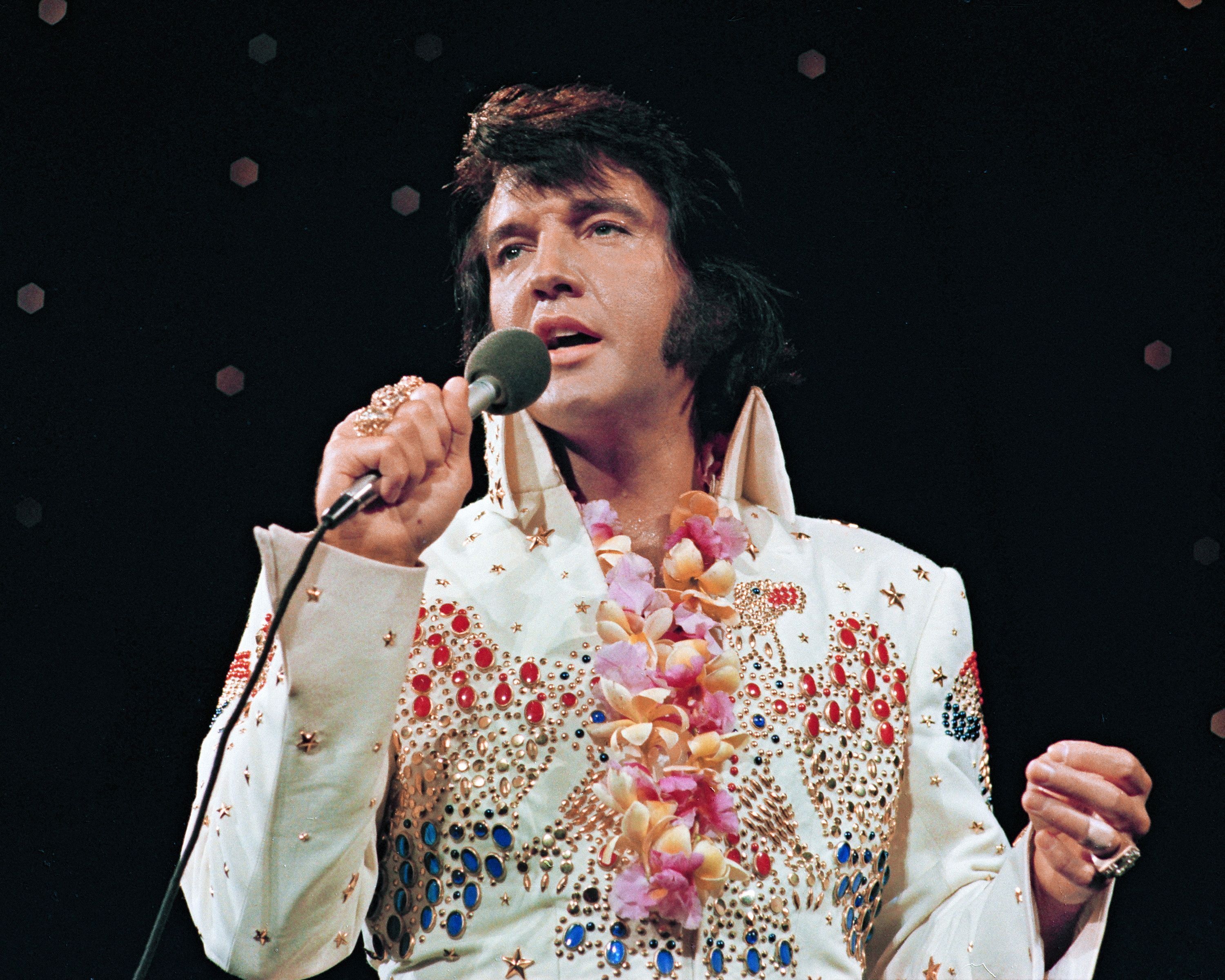 Elvis Presley Feiert B Hnen Comeback Hologrammshow Auch In Deutschland   Profile Original