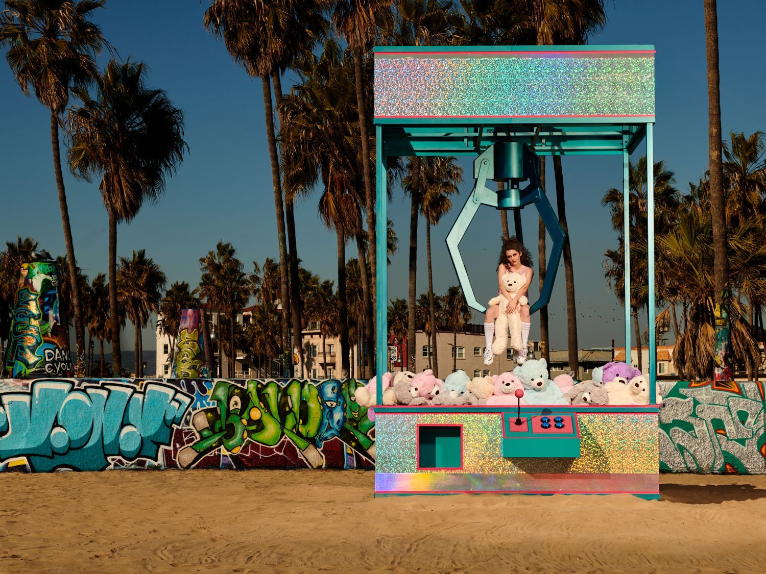Vor der atemberaubenden Shooting-Kulisse am Venice Beach überzeugt Coco sowohl Heidi Klum als auch Fotografin Sheryl Nields.
