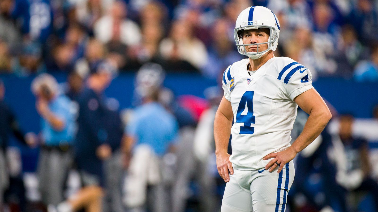 
                <strong>Platz 3: Adam Vinatieri</strong><br>
                Heute gilt Adam Vinatieri mit vier Super-Bowl-Ringen als der erfolgreichste Kicker der NFL. Doch bevor er in den USA durchstartete, spielte Vinatieri 1995 für die Amsterdam Admirals. Dort zeigte er eine gute Saison, verlor jedoch den World Bowl gegen Frankfurt Galaxy. Seit 1996 lief der Kicker für die New England Patriots auf, mit denen er vier Super Bowls spielte und drei gewinnen konnte. Von 2006 bis 2019 stand er bei den Indianapolis Colts unter Vertrag, mit denen er einen weiteren Super Bowl gewann. Aktuell ist der 47-Jährige Free Agent.
              