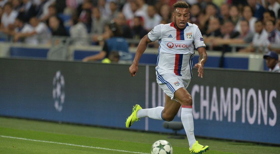 
                <strong>Corentin Tolisso </strong><br>
                Die Qualitäten, die Alonso-Position auszufüllen, bringt Tolisso auf jeden Fall mit. Der bayerische Neuzugang gilt als spielstarker Profi, der jede Menge Übersicht hat. Und im Gegensatz zu Alonso ist der französische Nationalspieler auch noch äußerst laufstark. Eine Eigenschaft, die dem 35-jährigen Alonso in vielen Situationen in der vergangenen Saison gefehlt hat. Doch genügt das, um Alonso zu ersetzen? Sein Trainer Bruno Genesio bei Olympique Lyon traut ihm zumindest viel zu: "Es ist ein Luxus, einen Spieler wie ihn zu haben. Egal, wo er spielt, er macht seine Sache gut. Und er wird immer besser."
              