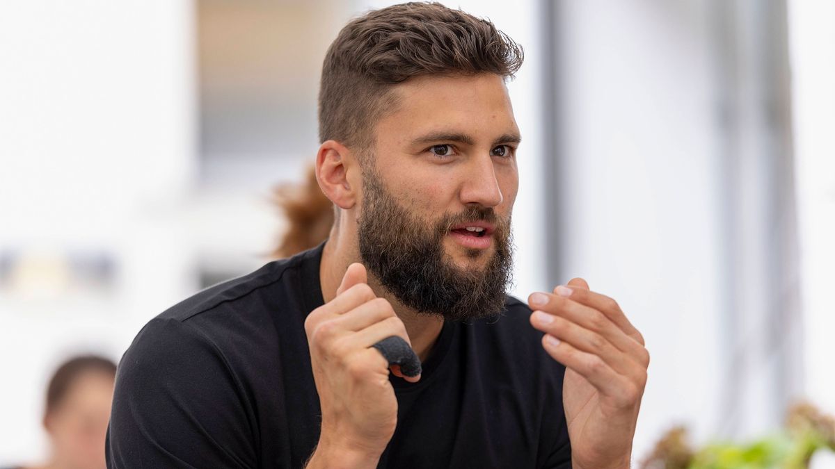 Maxi Kleber (Dallas Mavericks) 16.06.2023, Maximilian Kleber zu Besuch in Wuerzburg. *** Maxi Kleber Dallas Mavericks 16 06 2023, Maximilian Kleber visiting Wuerzburg Copyright: HMBxMedia xHeikoxBe...