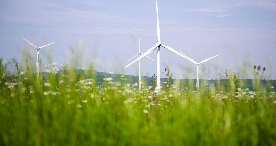 Beim Bau von Windrädern wird im Wahlkampf kontrovers diskutiert.