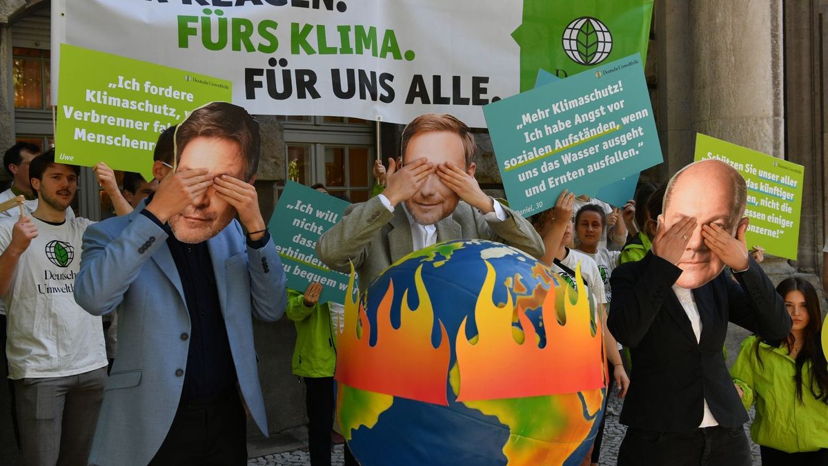 Protestaktion vor dem Oberverwaltungsgericht