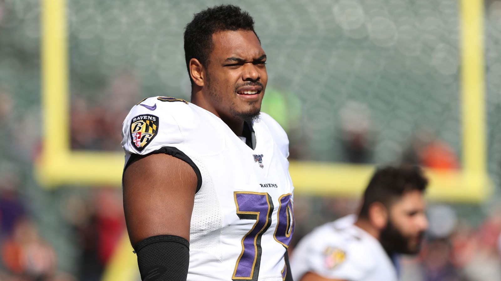 
                <strong>7. Platz: Ronnie Stanley (Offensive Tackle, Baltimore Ravens)</strong><br>
                &#x2022; Total Cash: 23.750.000 US-Dollar<br>&#x2022; Vertrag bis nach der Saison 2025<br>
              