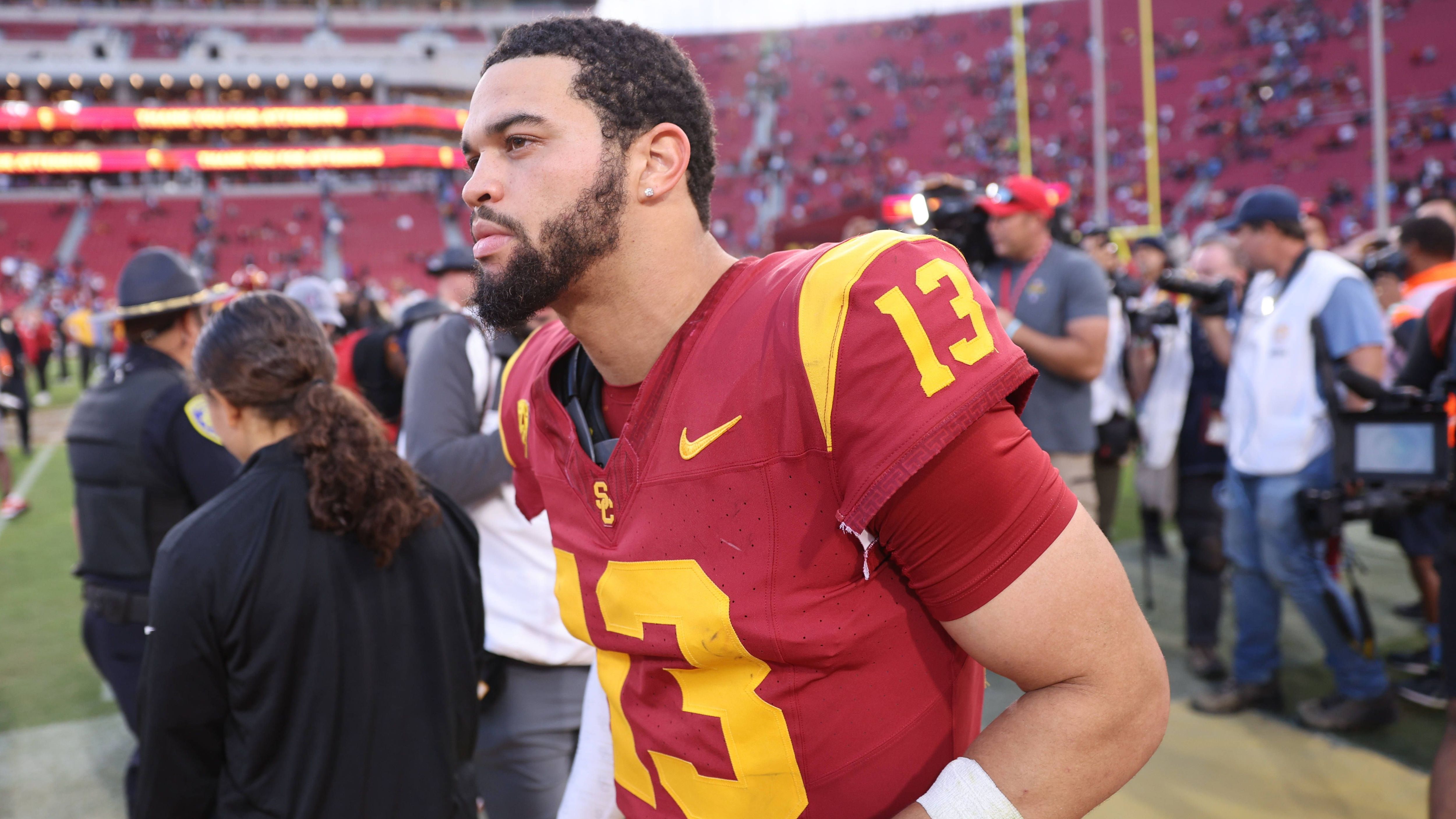 <strong>Platz 1: Caleb Williams (USC)</strong><br>Das einzige Fragezeichen bei Williams, der in Sachen Talent auf eine Stufe mit Andrew Luck und Peyton Manning gestellt wird, ist die Offense als Ganzes bei USC. Williams spielte stets aus der Shotgun und quasi nie under Center, zudem tat er sich gegen Top-Defenses auch des Öfteren mal schwer. Dennoch ist quasi ausgeschlossen, dass er nicht an Stelle eins oder zwei gewählt wird.