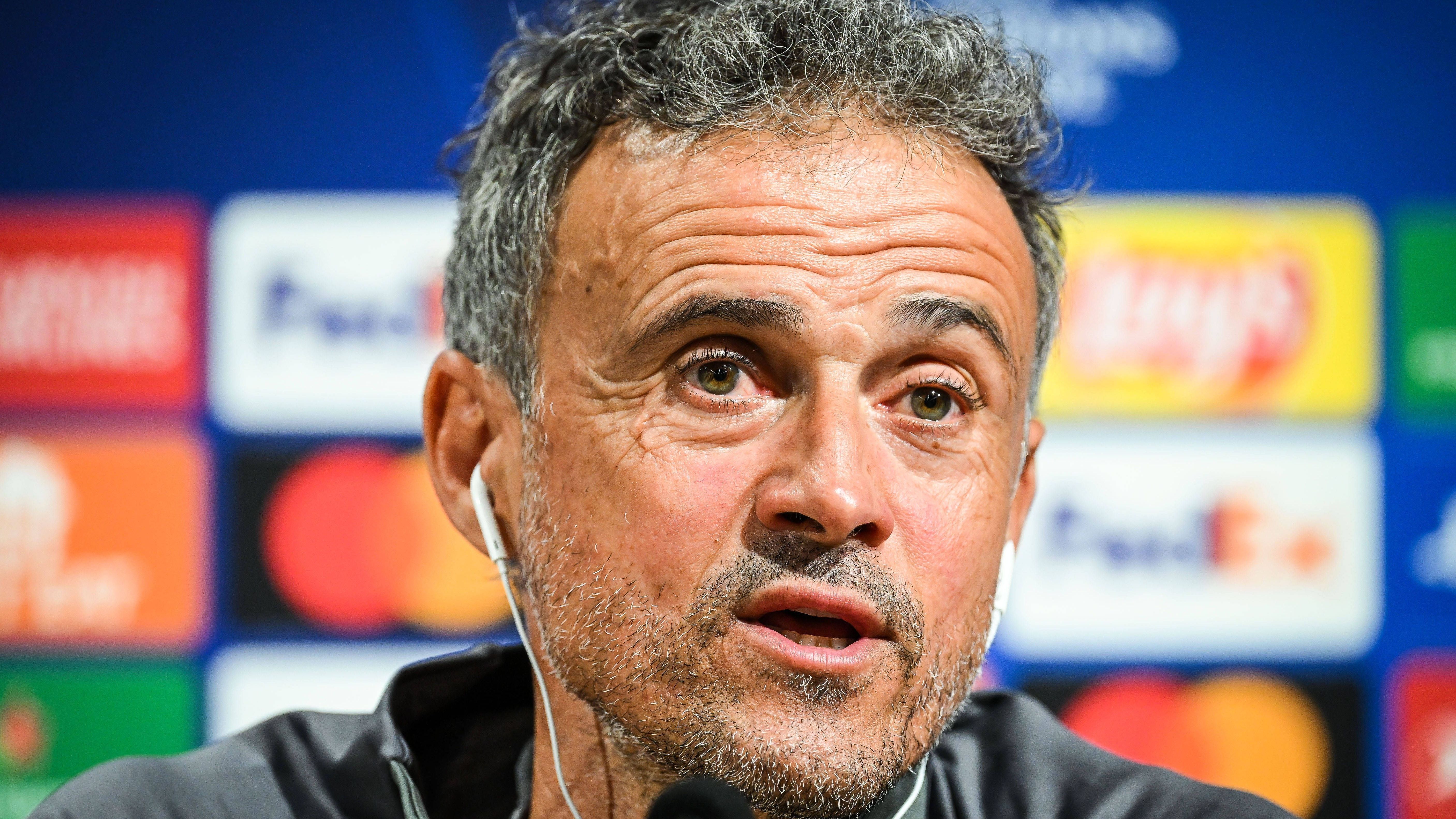 <strong>Paris St. Germain</strong><br>Wobei das Jammern auf sehr hohem Niveau ist, denn Zugänge wie Randal Kolo Muani, Ousmane Dembele oder Lucas Hernandez werten den Kader natürlich auf. Dass aber selbst mit einem Trainer wie Luis Enrique der Erfolg kein Selbstläufer ist, zeigt der verpatzte Saisonstart mit nur acht Punkten aus fünf Spielen in der Ligue 1. Und: Die Todesgruppe mit der AC Mailand, Newcastle United und Borussia Dortmund ist nicht ohne.