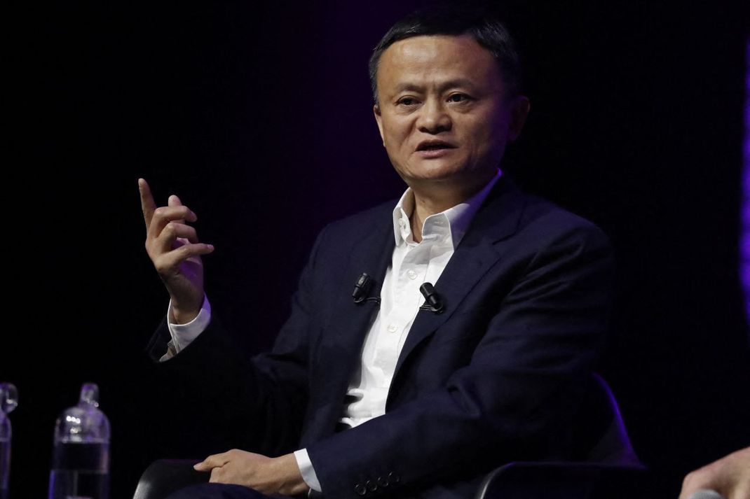 Einem angeblichen Grundsatz von Jack Ma zufolge stehen Kundinnen und Kunden an erster, Mitarbeiter:innen an zweiter und Aktionärinnen und Aktionäre an dritter Stelle.
