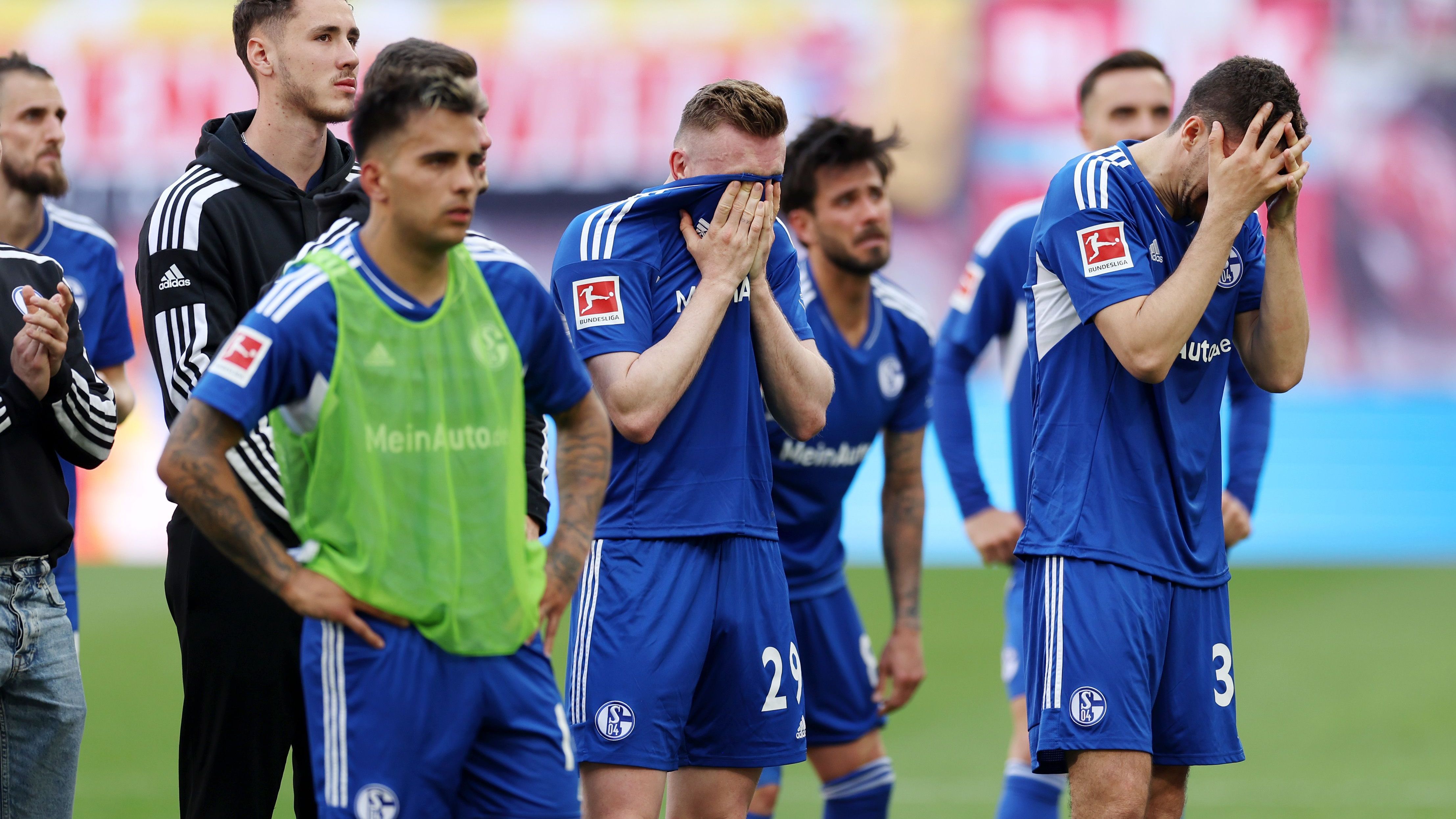 <strong>Platz 17: FC Schalke 04</strong><br>22 Punkte, 22:39 Tore (-17), 19 Spiele - mittlerweile 2. Liga