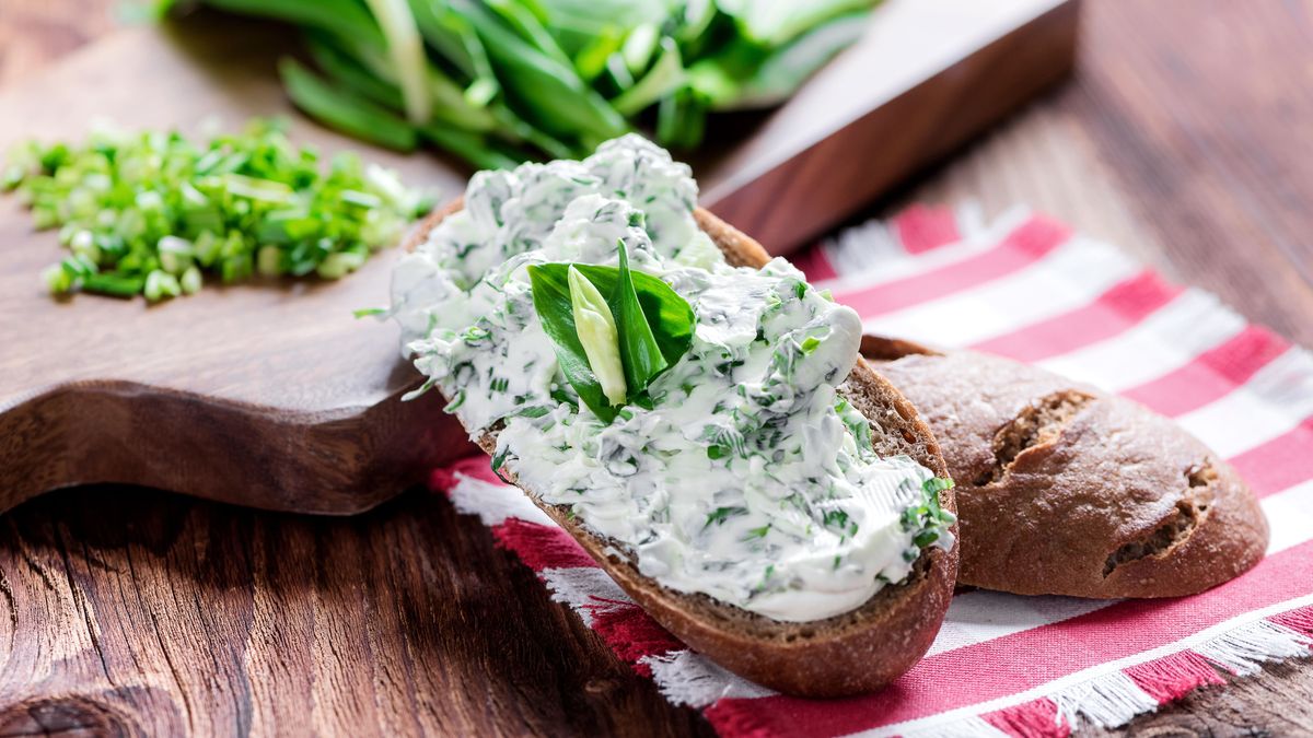 Leckere Bärlauch-Fetacreme für ein ausgewogenes Frühstück