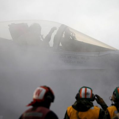 Ein F18-Kampfjet auf dem US-Flugzeugträger USS Carl Vinson