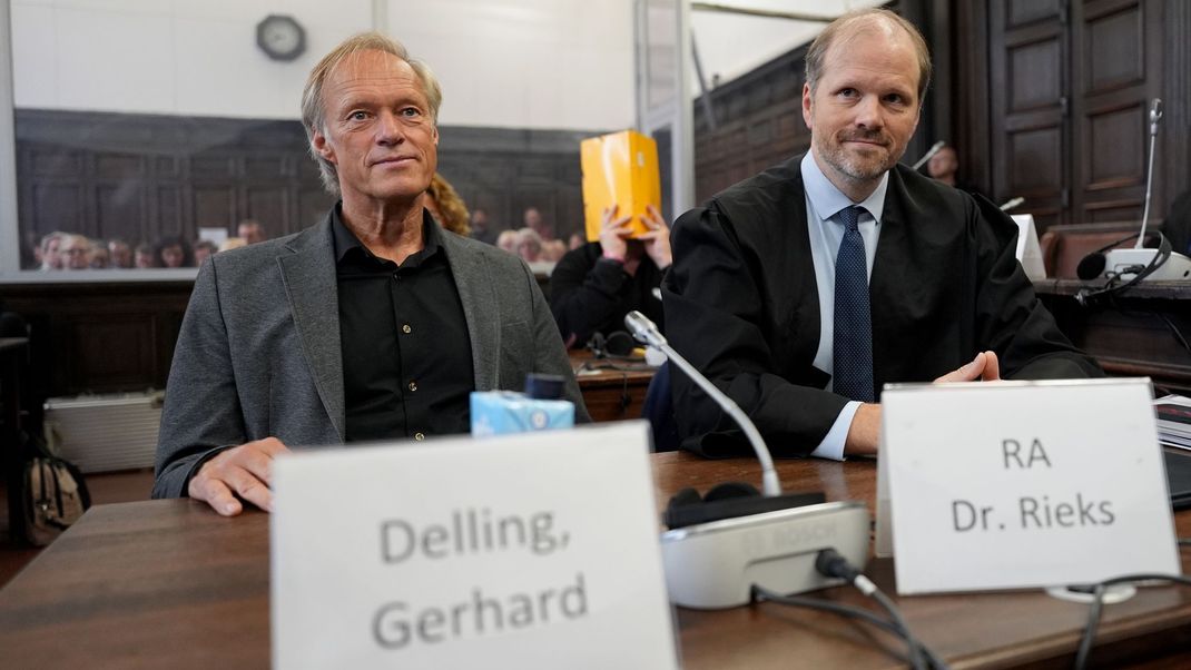 Gerhard Delling (links) im Block-Prozess: Der Ex-Sportmoderator weist alle Vorwürfe zurück.