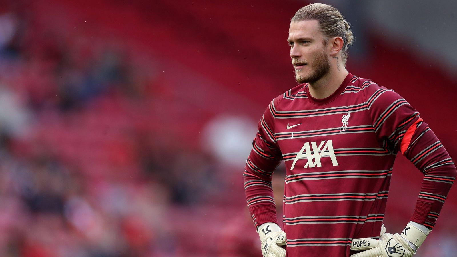 
                <strong>Loris Karius (FC Liverpool)</strong><br>
                Ebenfalls von seiner Leihe zu Union Berlin kehrte Loris Karius im Sommer 2021 zu seinem Stammklub Liverpool zurück. Unter Trainer Jürgen Klopp hat der 28-Jährige nach der Rückkehr kaum eine Perspektive. Statt auf Karius, setzen die "Reds" in der Königsklasse auf das Torhüter-Trio Alisson, Adrian und Caoimhin Kelleher. Das Schweizer Nachrichtenportal "nau.ch" berichtete zuletzt von einem möglichen Interesse des FC Basel an Karius. Dieser Wechsel kann aber frühestens im Januar 2022 stattfinden. Bis dahin muss sich Karius möglicherweise in Liverpool mit Trainingseinheiten begnügen. 
              