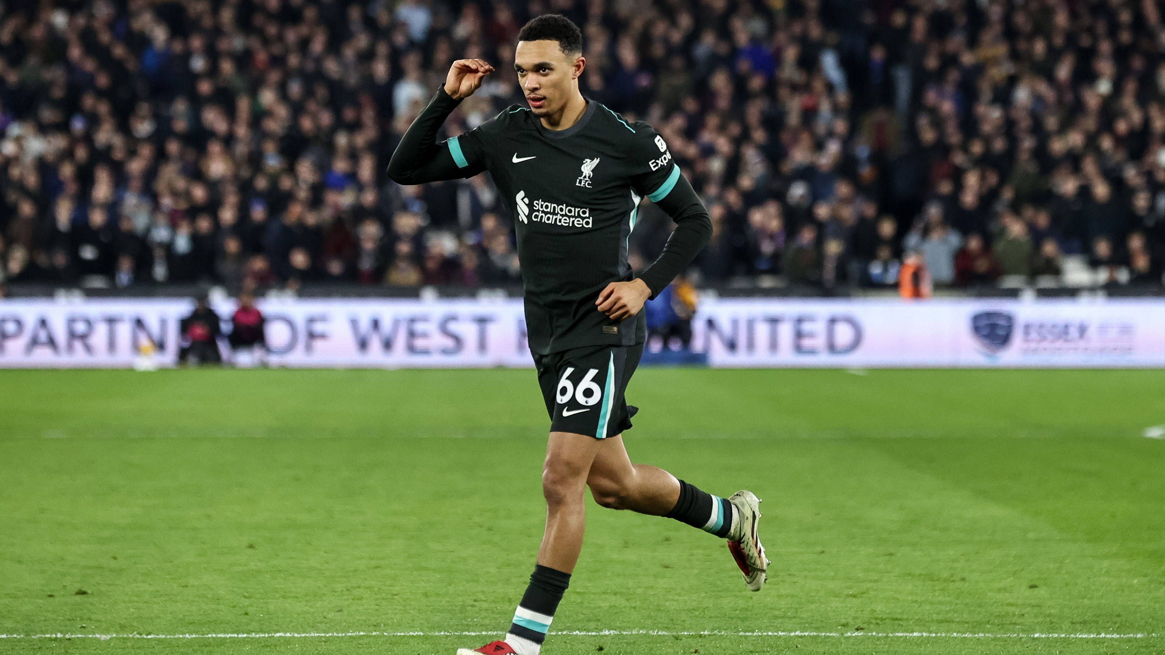 <strong>Trent Alexander-Arnold (FC Liverpool)</strong><br>Zuvor hatte Liverpool wohl das Gehalt der Madrilenen bei einer Verlängerung Alexander-Arnolds überbieten wollen. Im Gespräch waren laut "Marca" 94 Millionen Euro für vier Jahre in England. Zurzeit ist nicht bekannt, um wie viel diese Zahl von den "Königlichen" nach oben geschraubt wurde und wie der Spieler selbst reagiert ...