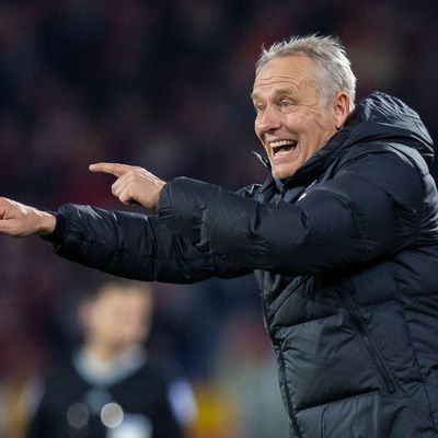 Freiburgs Trainer Christian Streich am Spielfeldrand
